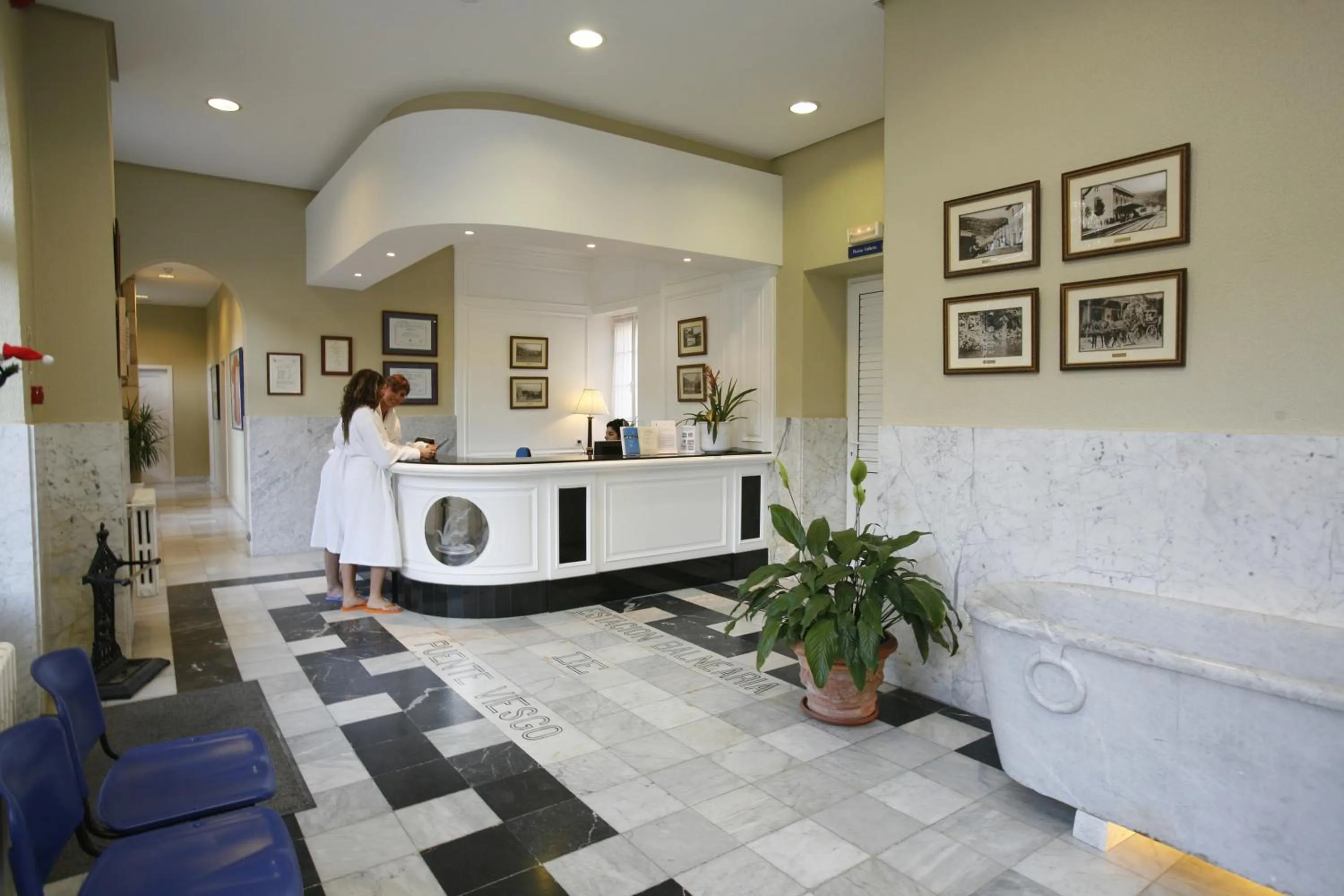 Lobby or reception in Gran Hotel Balneario De Puente Viesgo