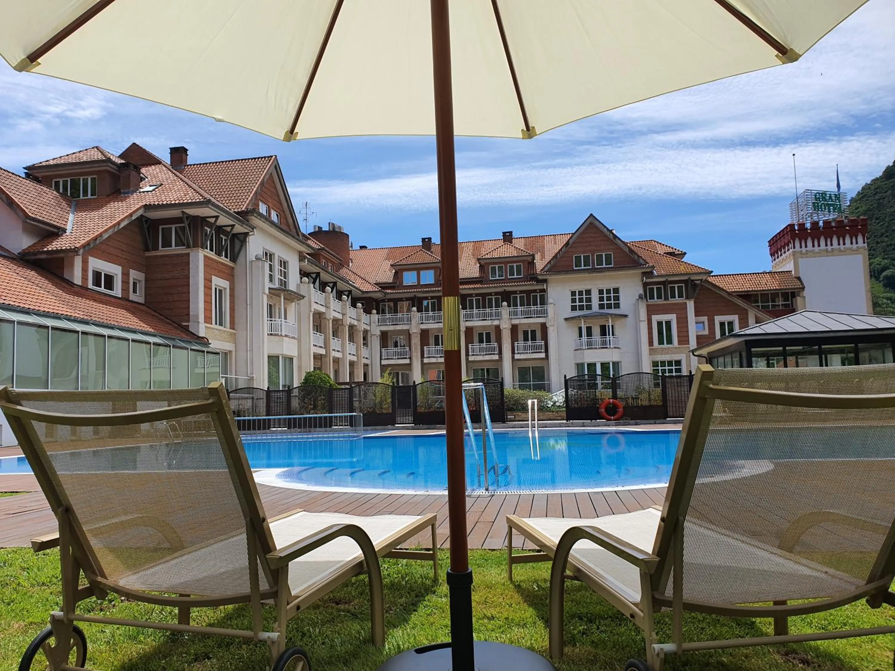 Swimming pool in Gran Hotel Balneario De Puente Viesgo