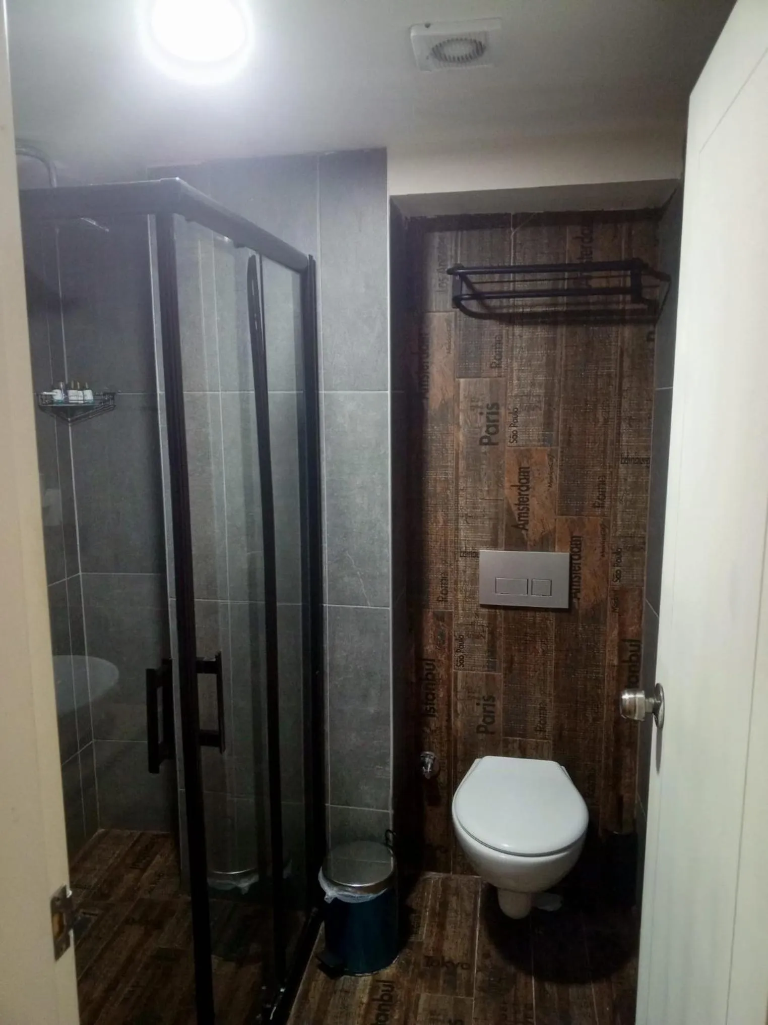 Shower in Lupo Libero Hotel Spa