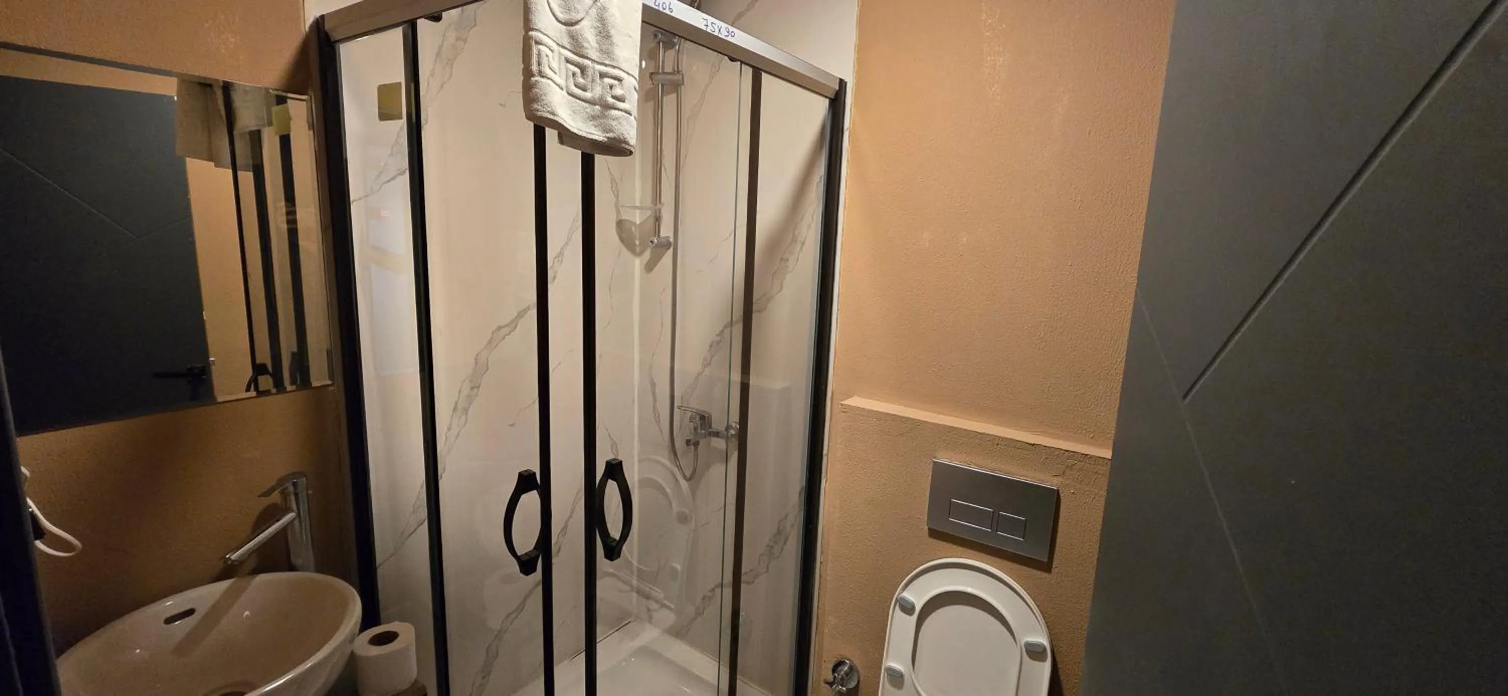 Shower in Lupo Libero Hotel Spa