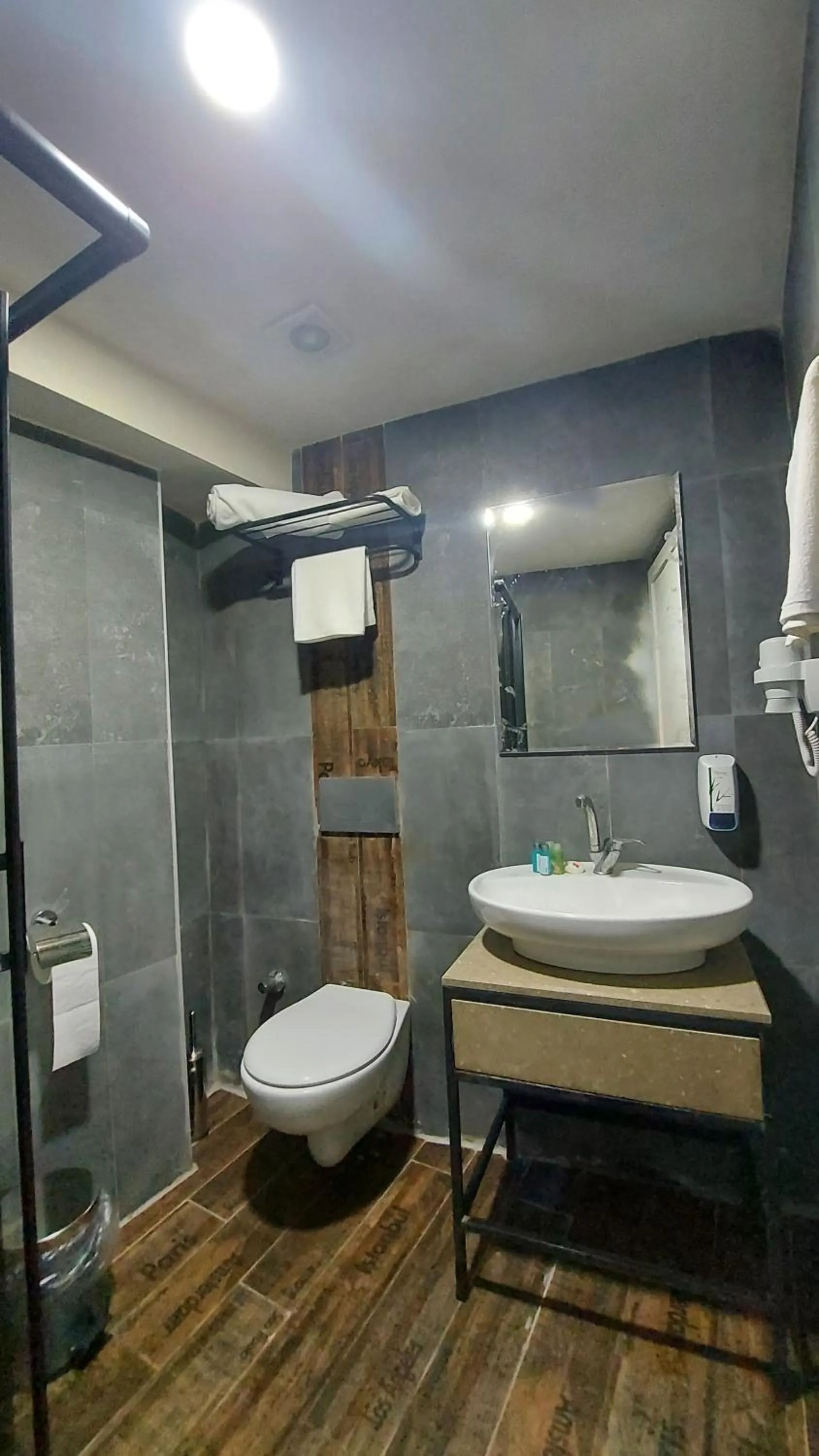 Toilet in Lupo Libero Hotel Spa