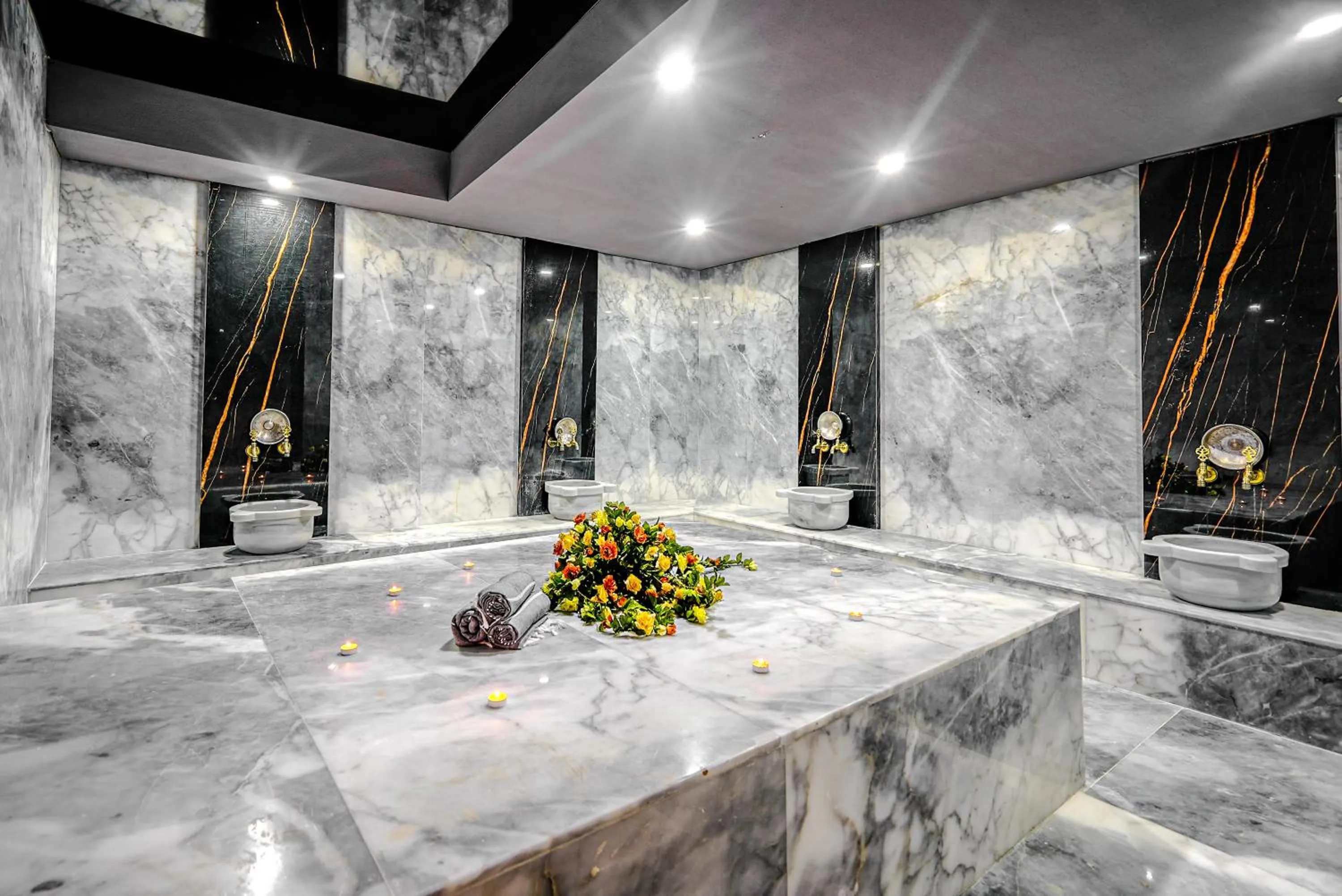 Public Bath in Lupo Libero Hotel Spa