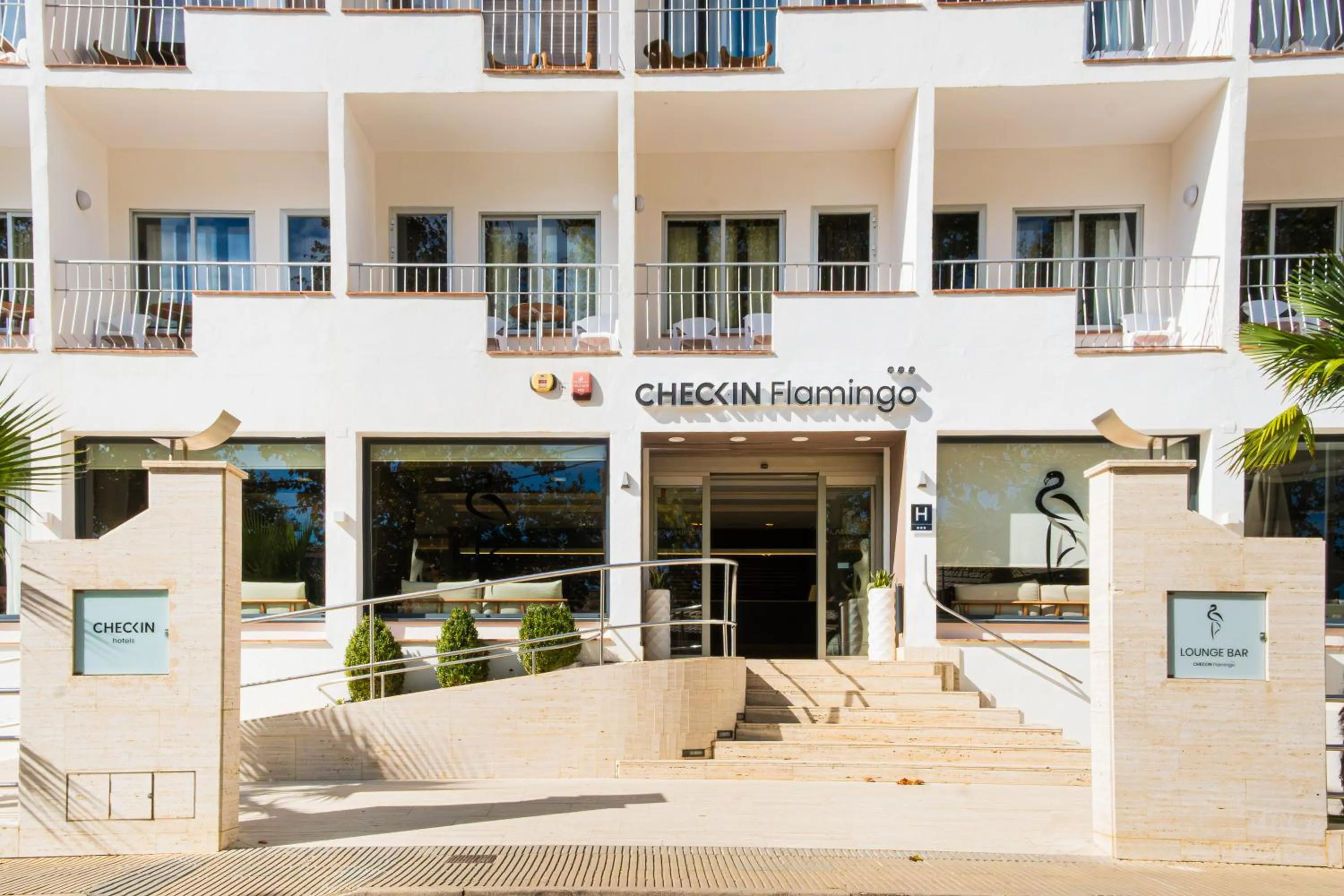 Facade/entrance in Checkin Flamingo