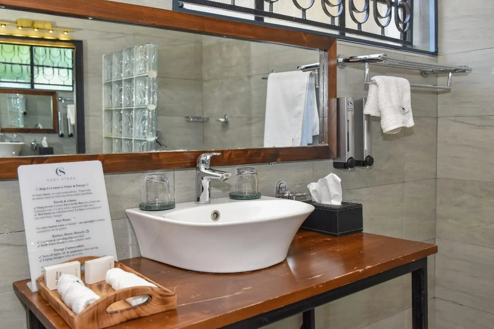 Shower in Cozy Stead Hotel - Garden House, Gigiri