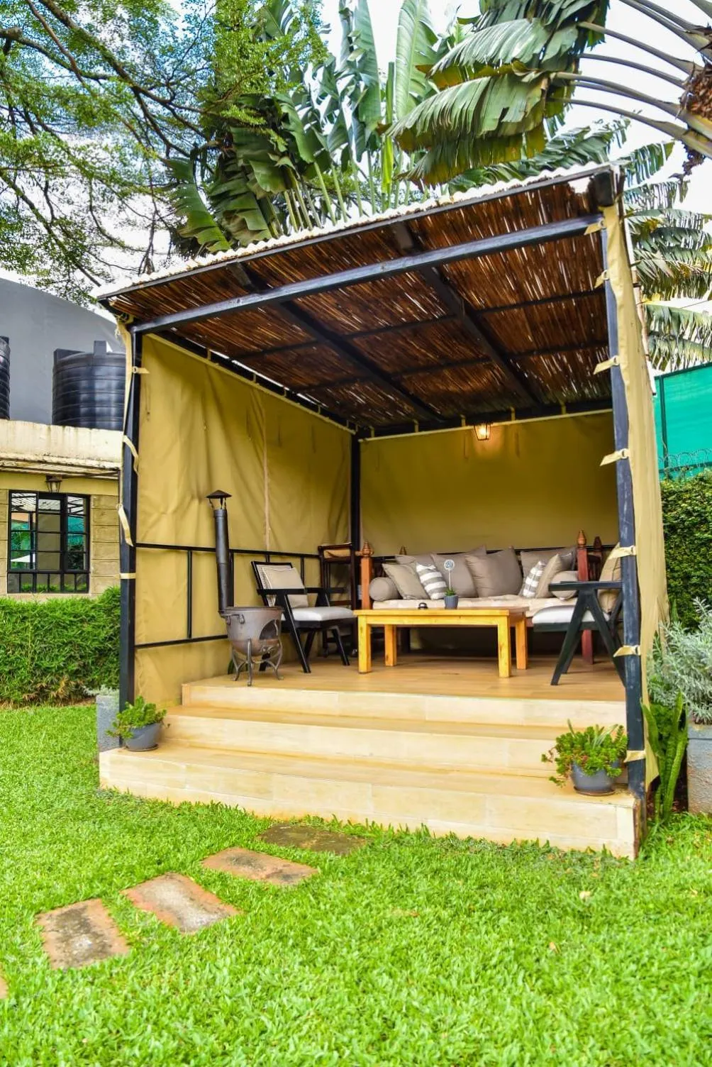 Garden view in Cozy Stead