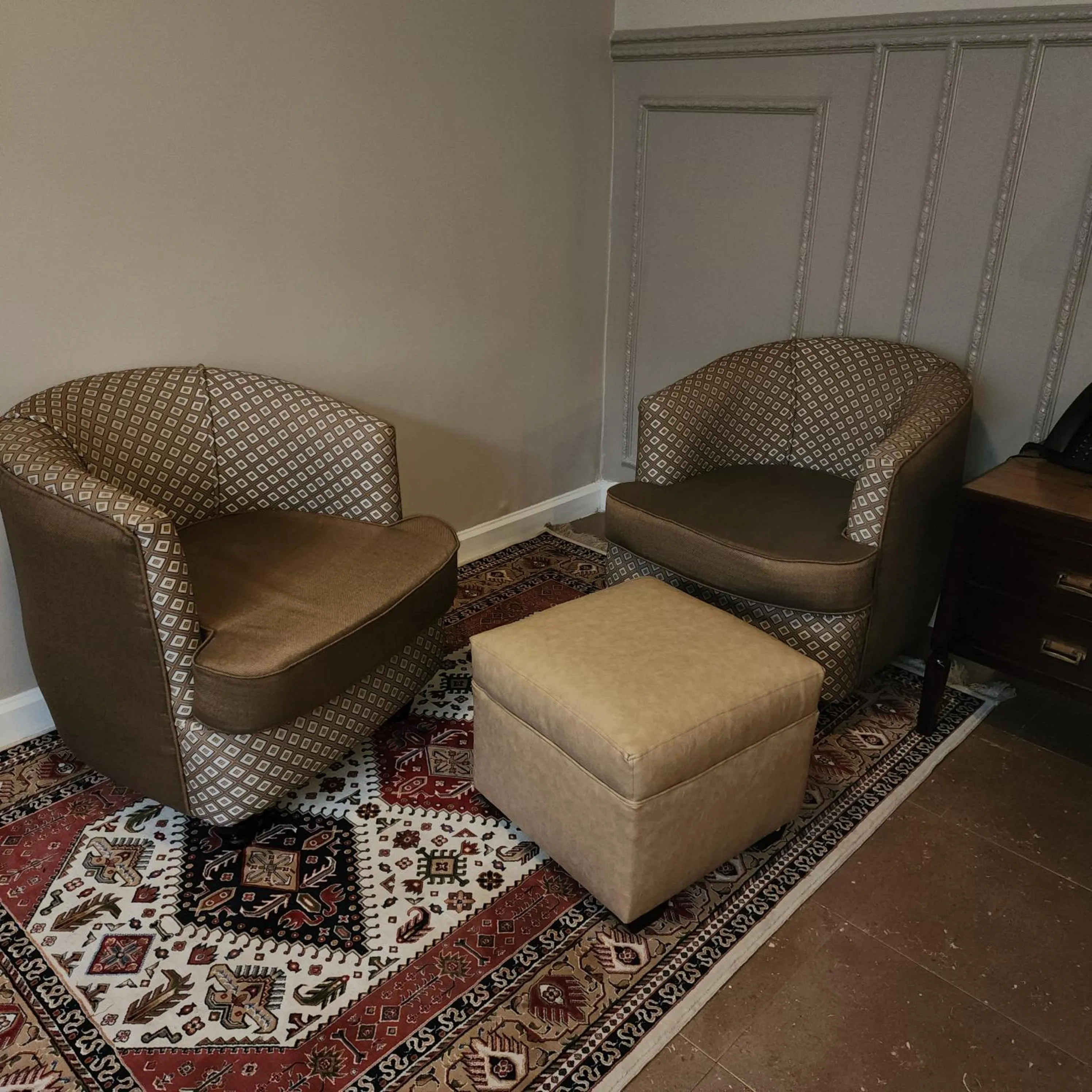 Seating area in Cozy Stead