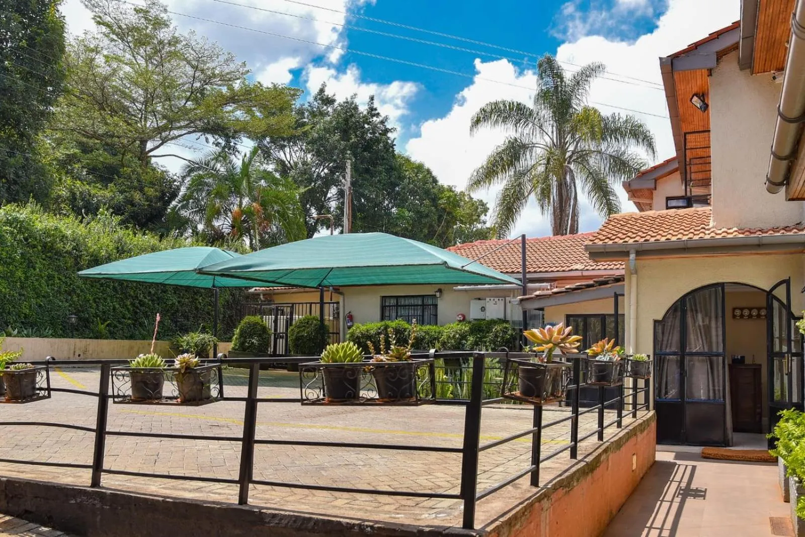 Parking in Cozy Stead