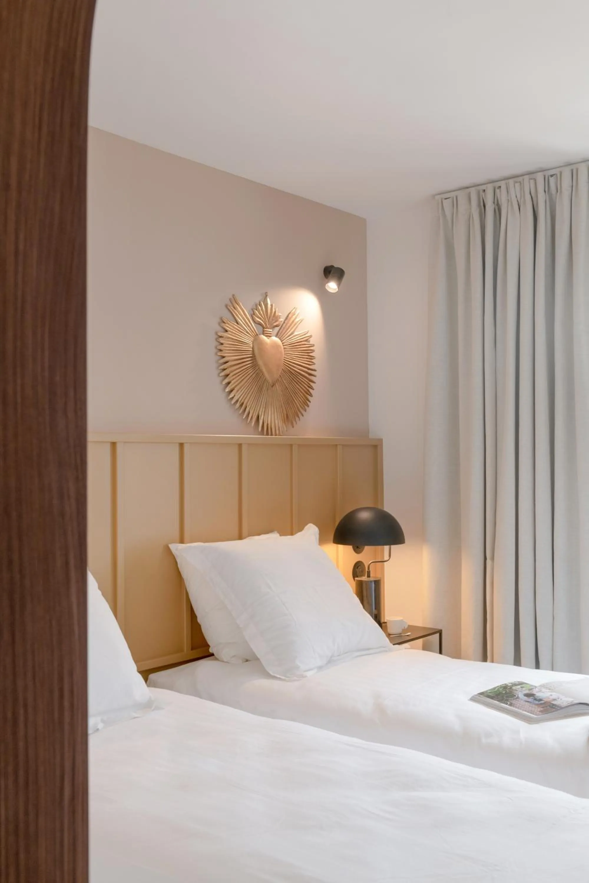 Bed in Hôtel Le Prieuré