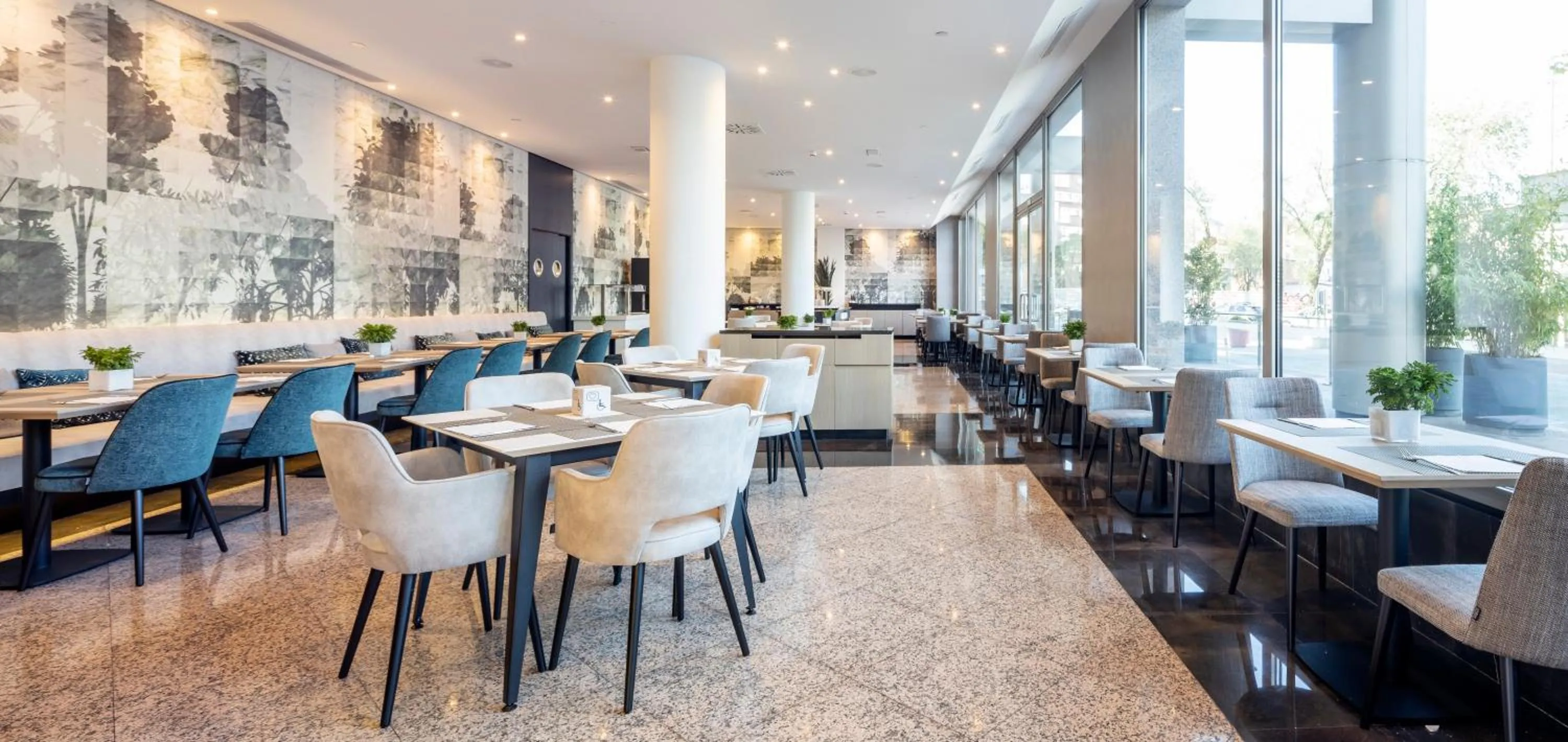 Restaurant/places to eat in Ilunion Alcalá Norte