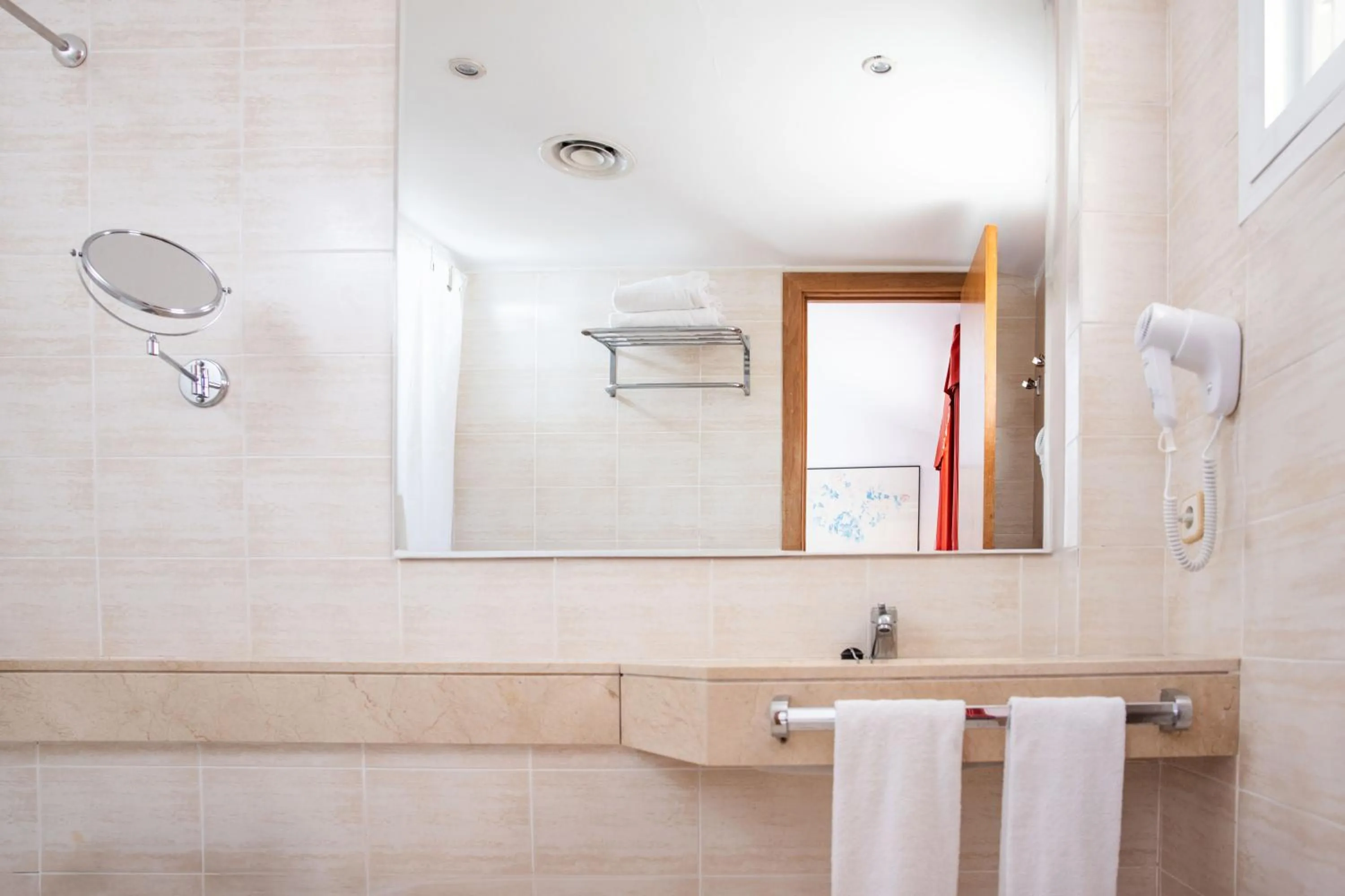 Bathroom in RVHotels Mar de Tossa