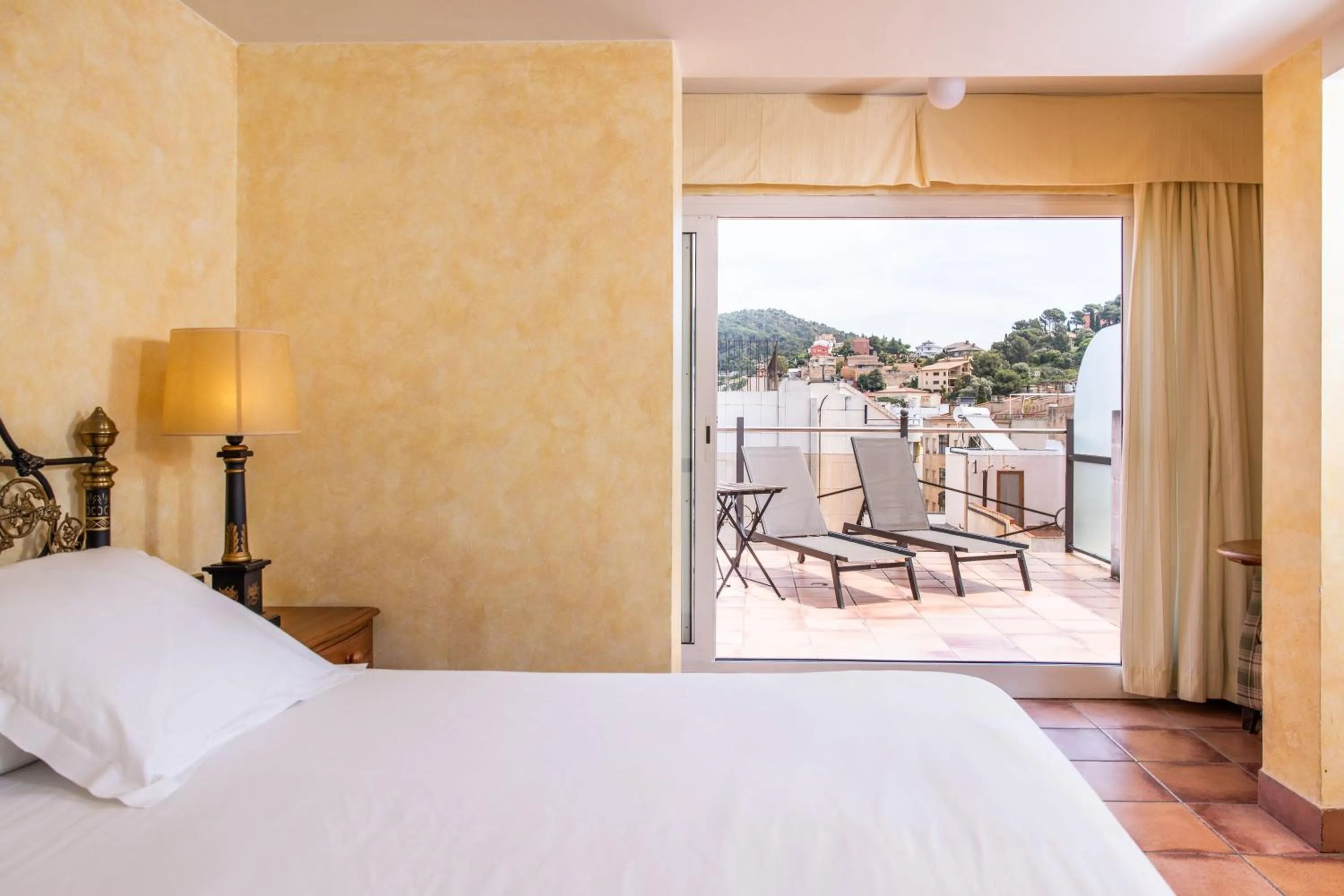 Balcony/Terrace, Bed in RVHotels Vila de Tossa