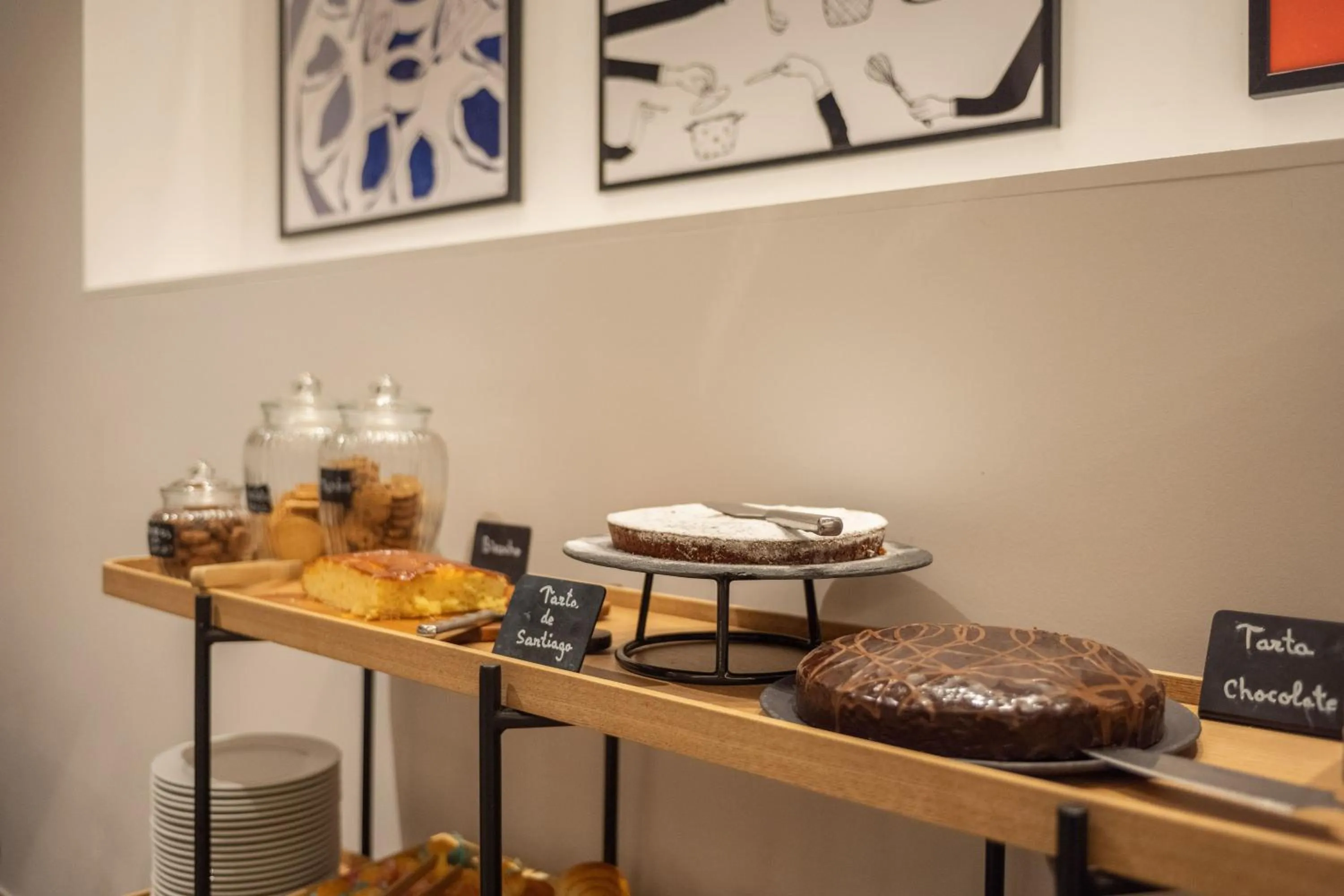 Food and drinks in Hotel Santiago Plaza Affiliated by Meliá