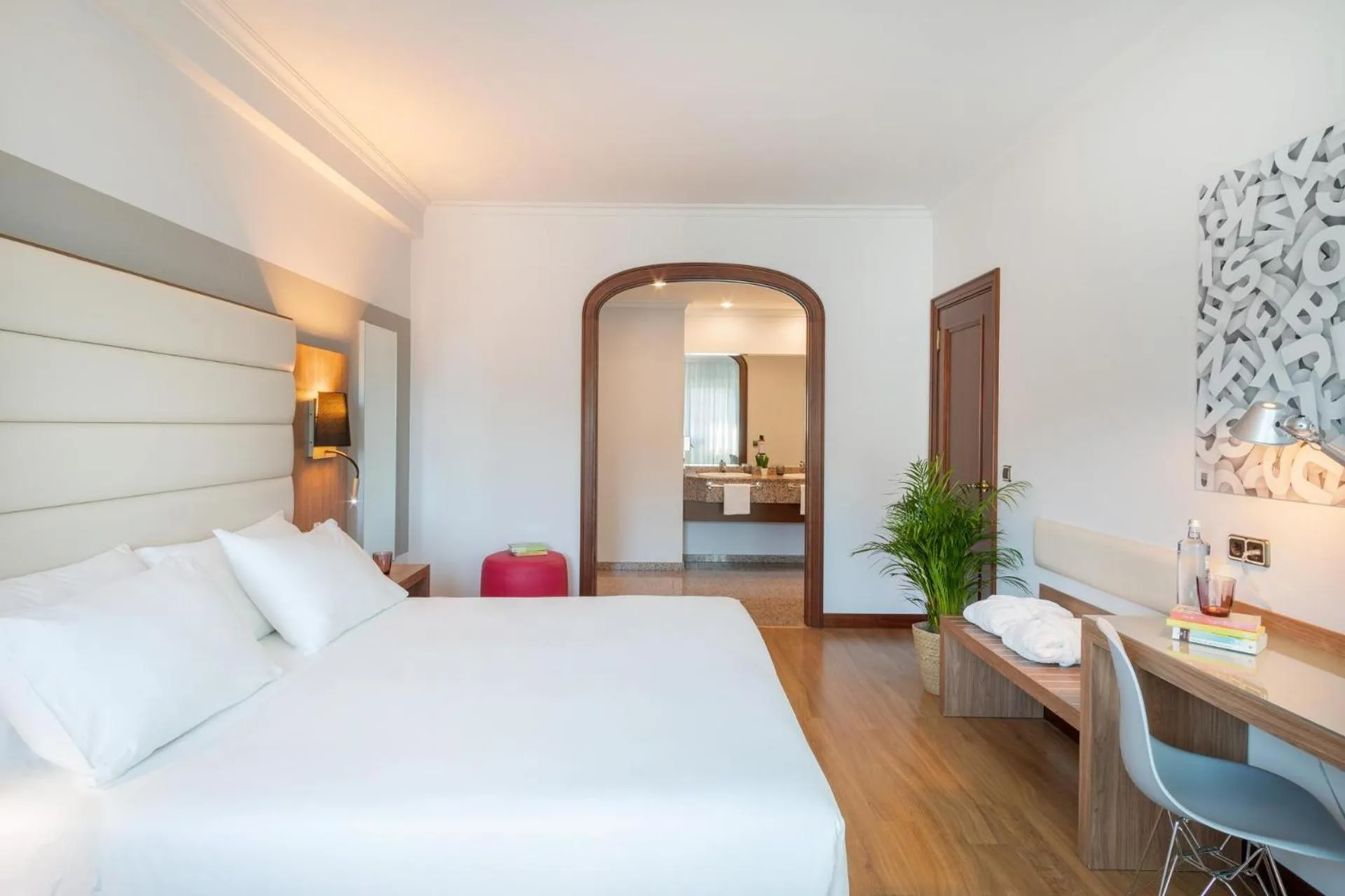 Bed in Hotel Santiago Plaza Affiliated by Meliá