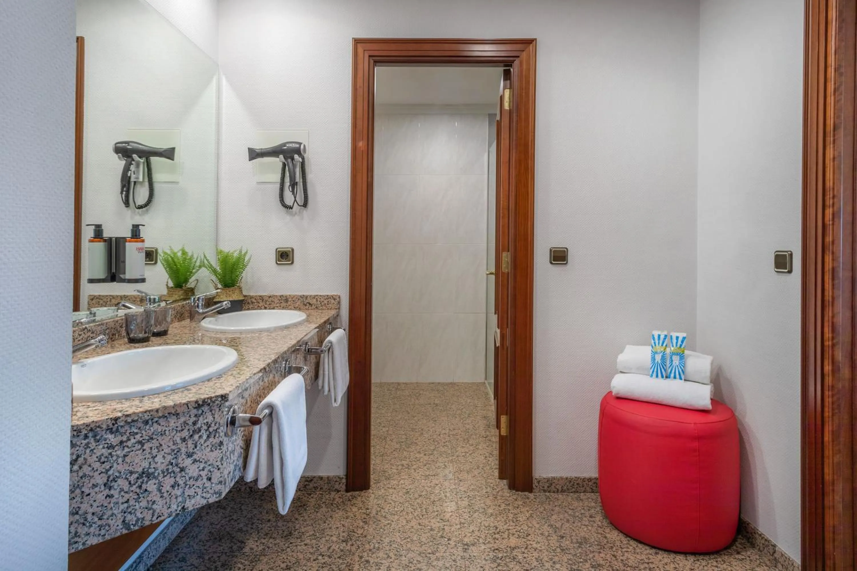 Hotel Santiago Plaza Affiliated by Meliá