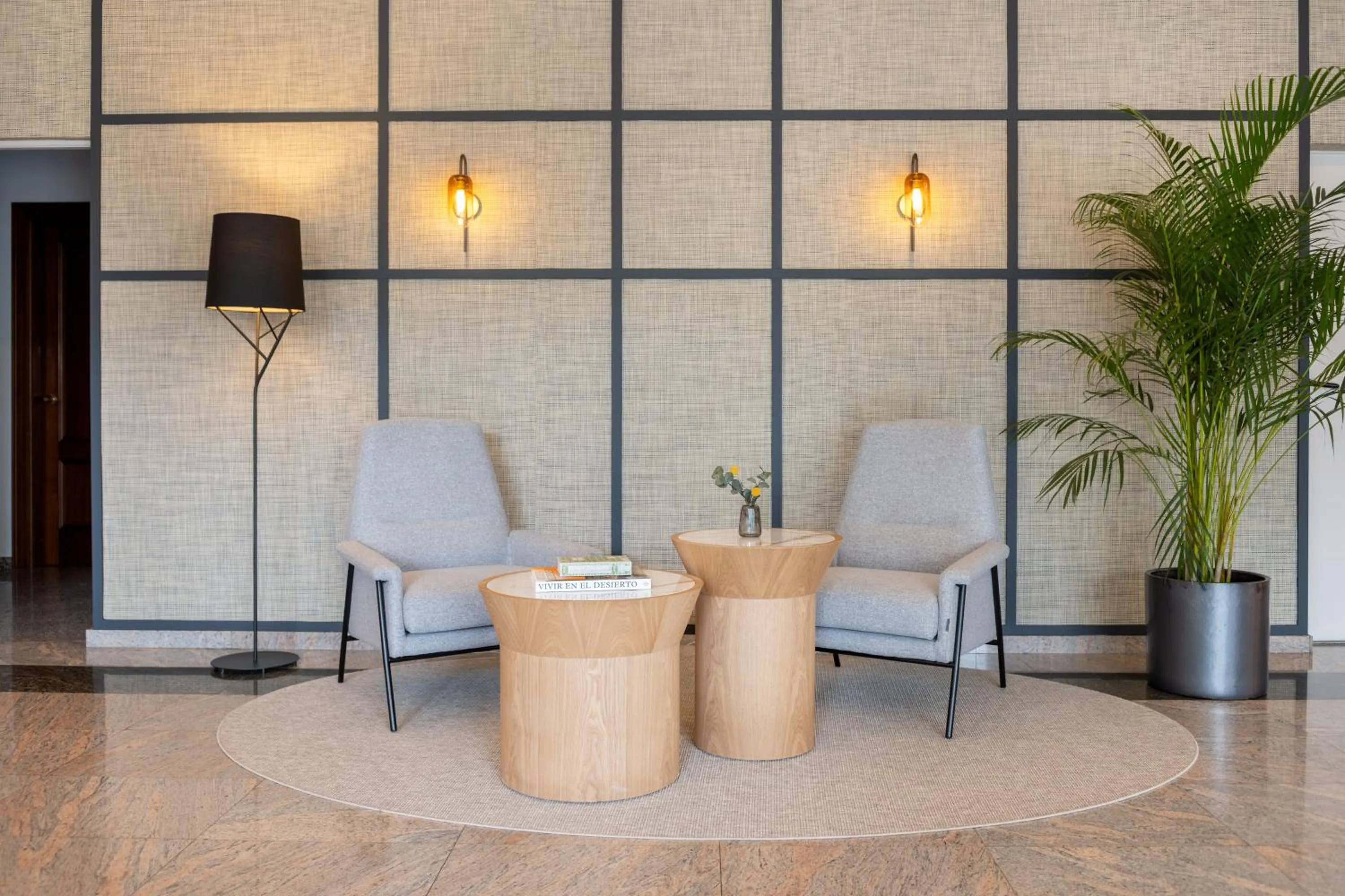 Seating area in Hotel Santiago Plaza Affiliated by Meliá