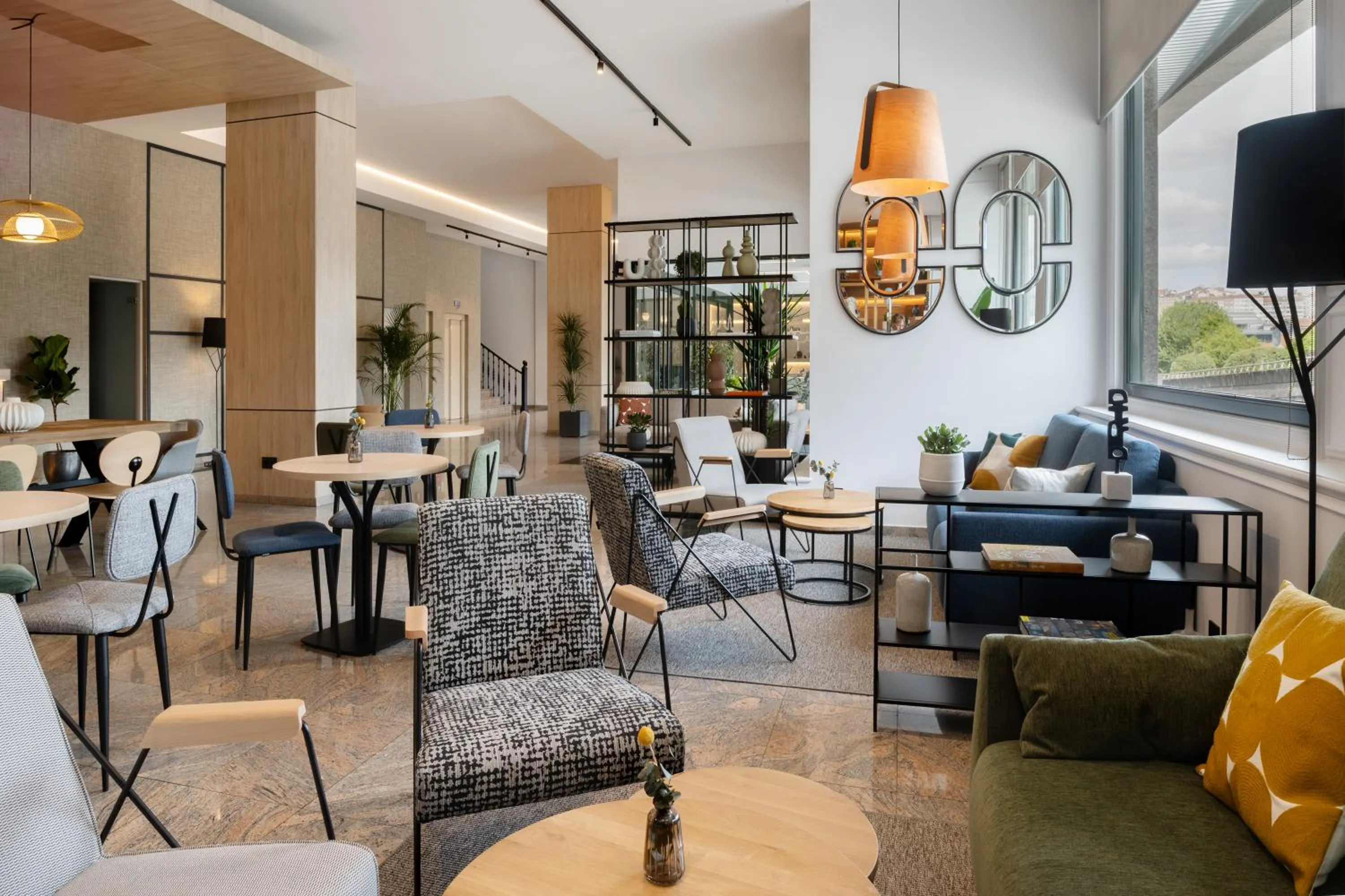 Lounge or bar in Hotel Santiago Plaza Affiliated by Meliá