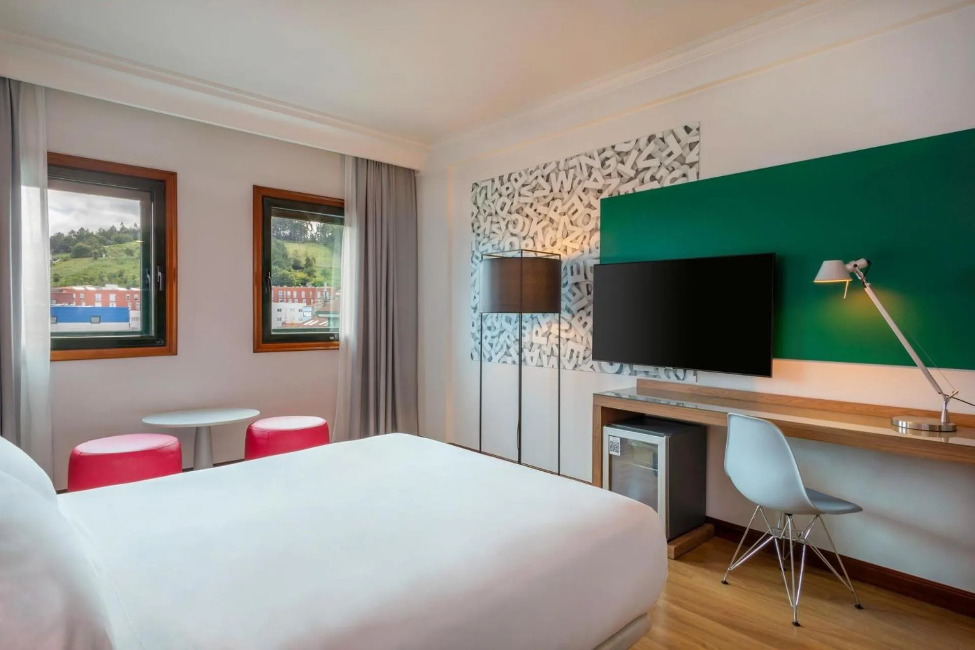 TV and multimedia, Bed in Hotel Santiago Plaza Affiliated by Meliá