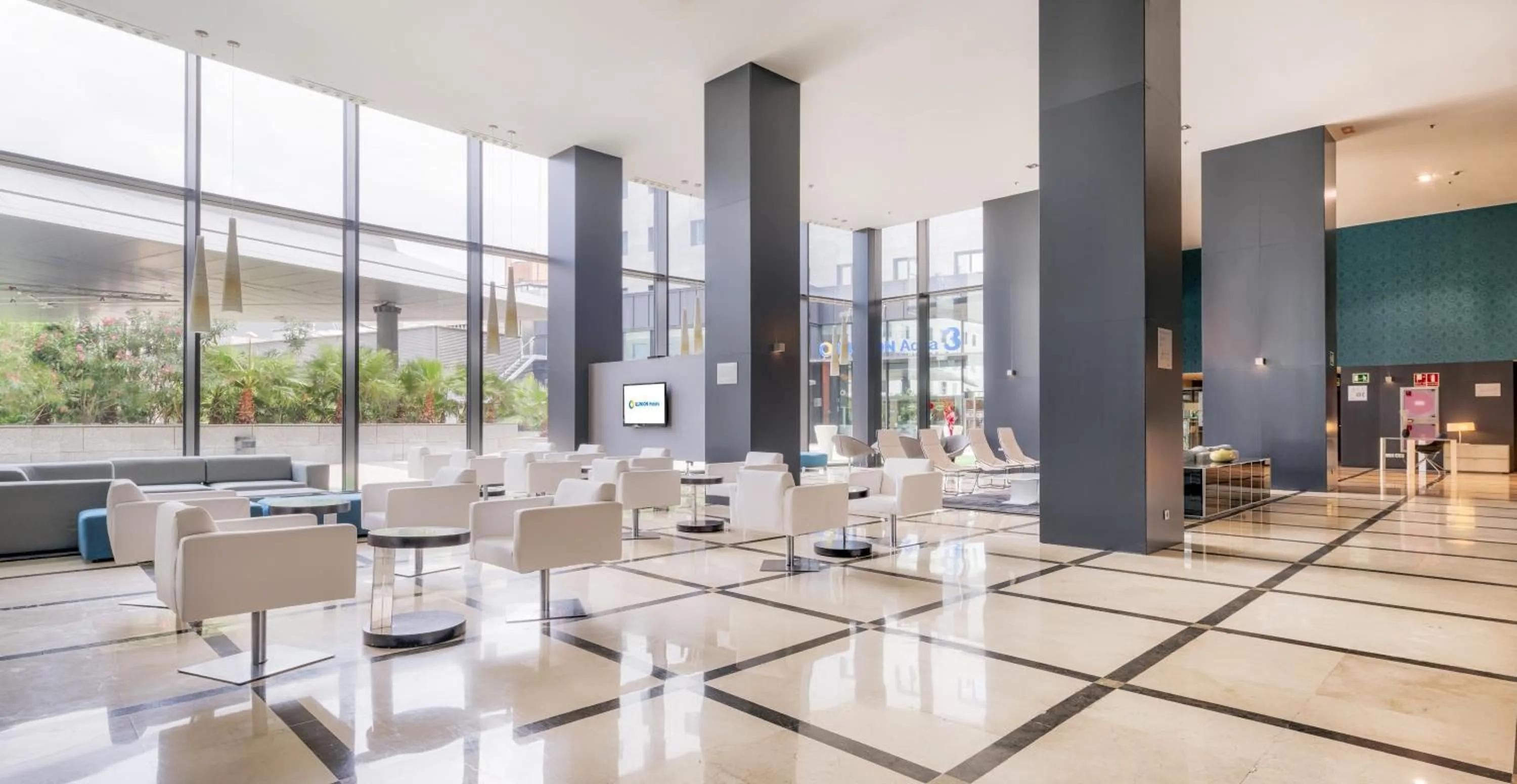 Communal lounge/ TV room in Ilunion Aqua 4