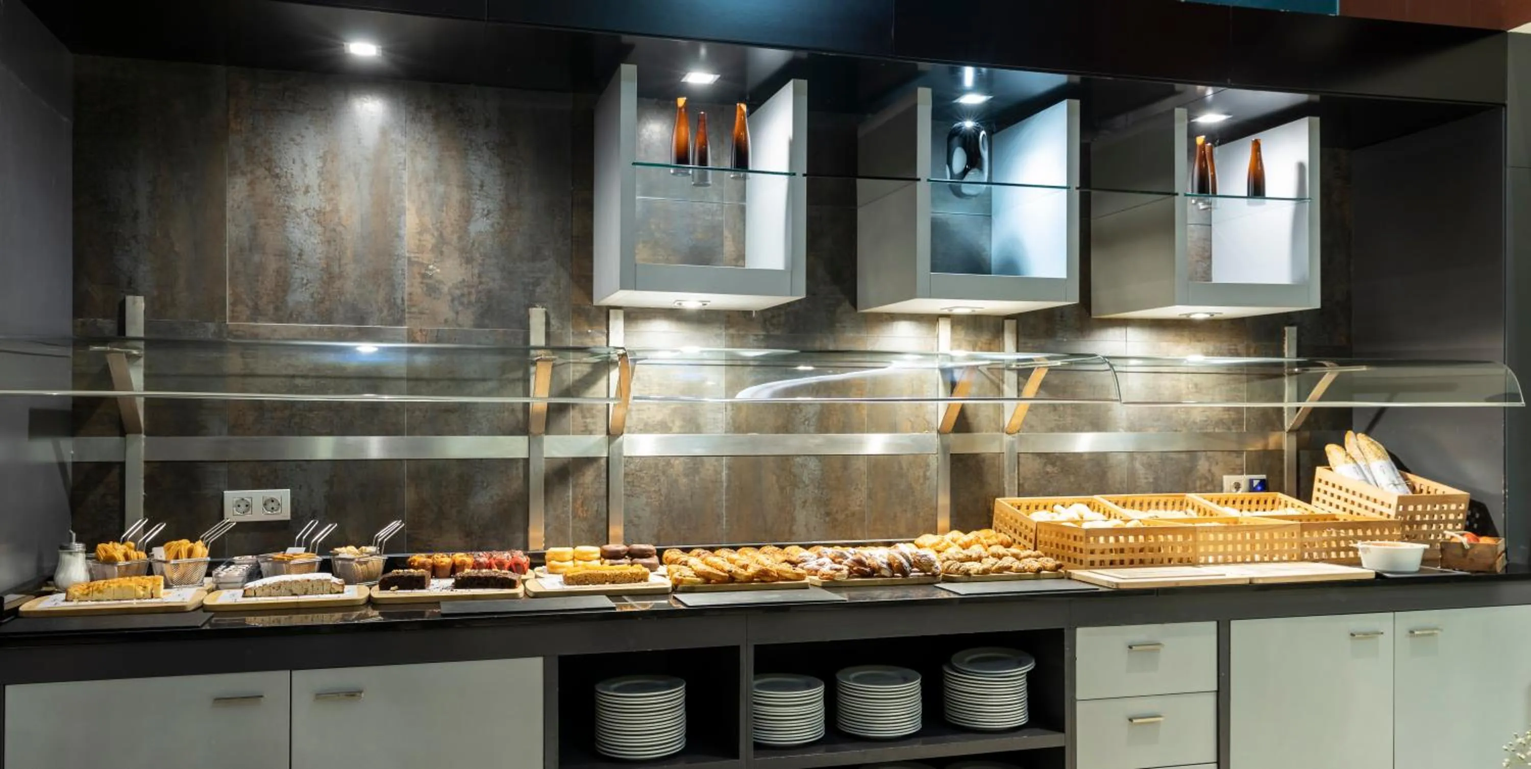 Buffet breakfast in Ilunion Aqua 4