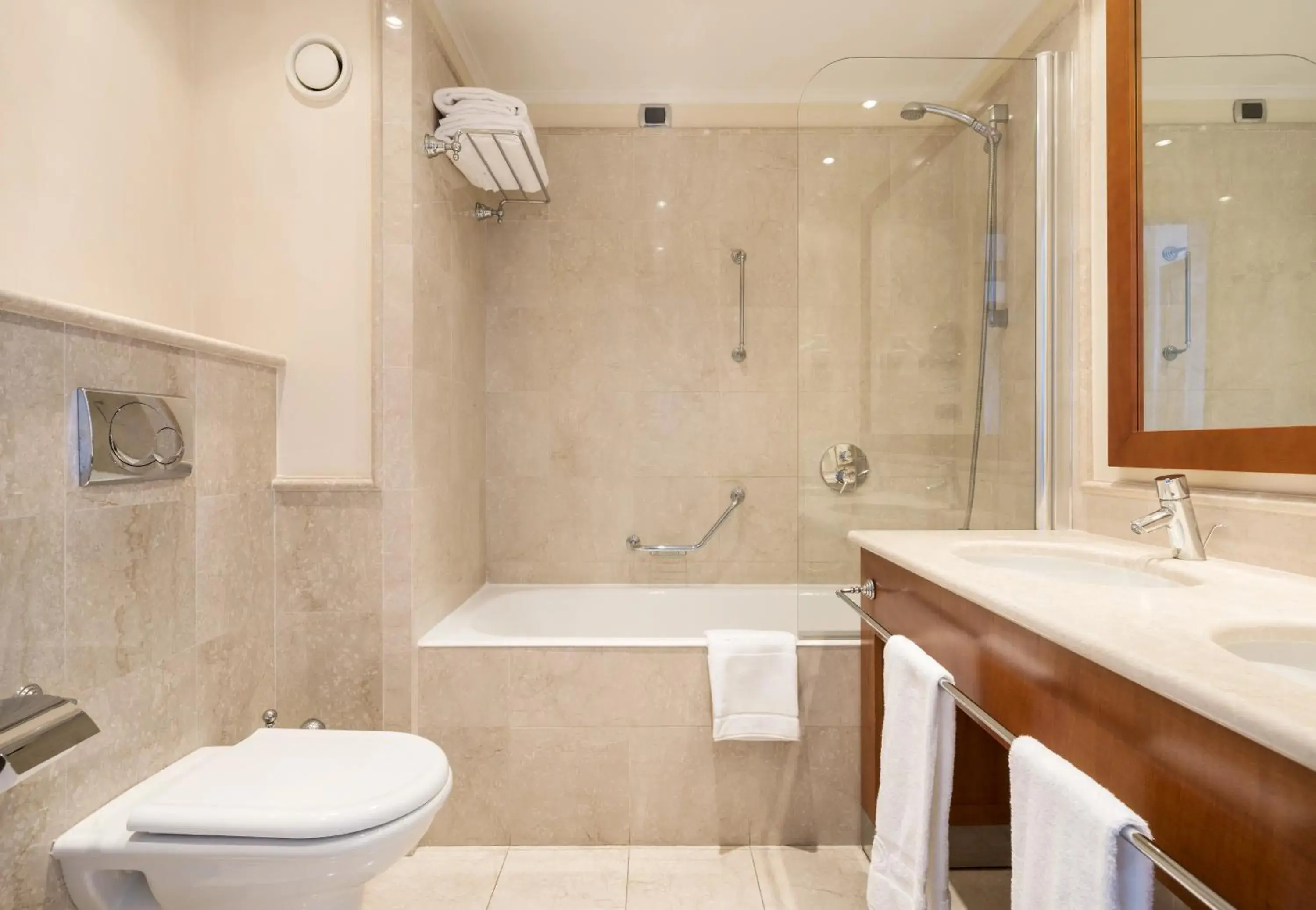 Twin Room Pet Friendly in Ilunion Aqua 4 Twin Room Pet Friendly in Ilunion Aqua 4