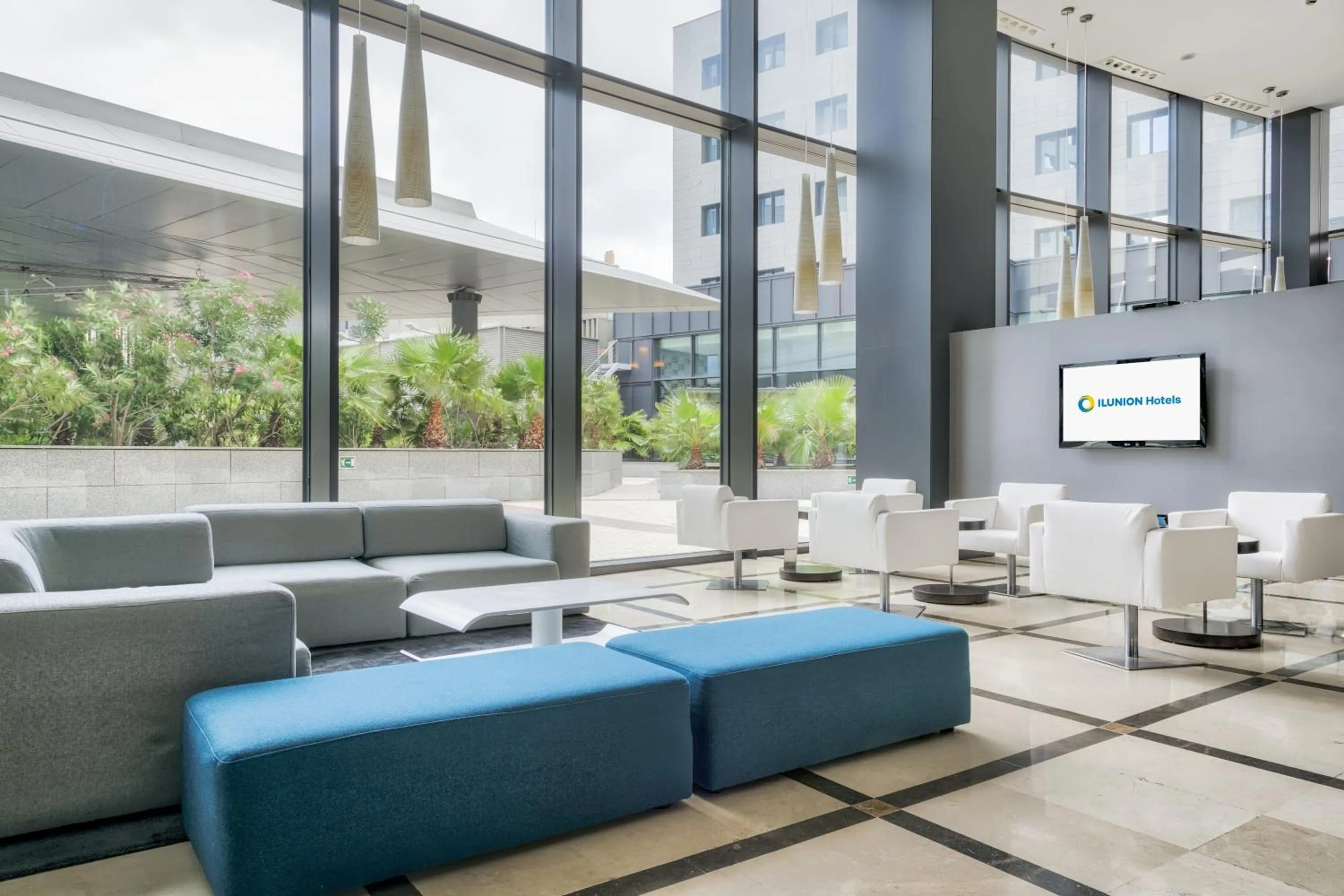 Communal lounge/ TV room in Ilunion Aqua 4