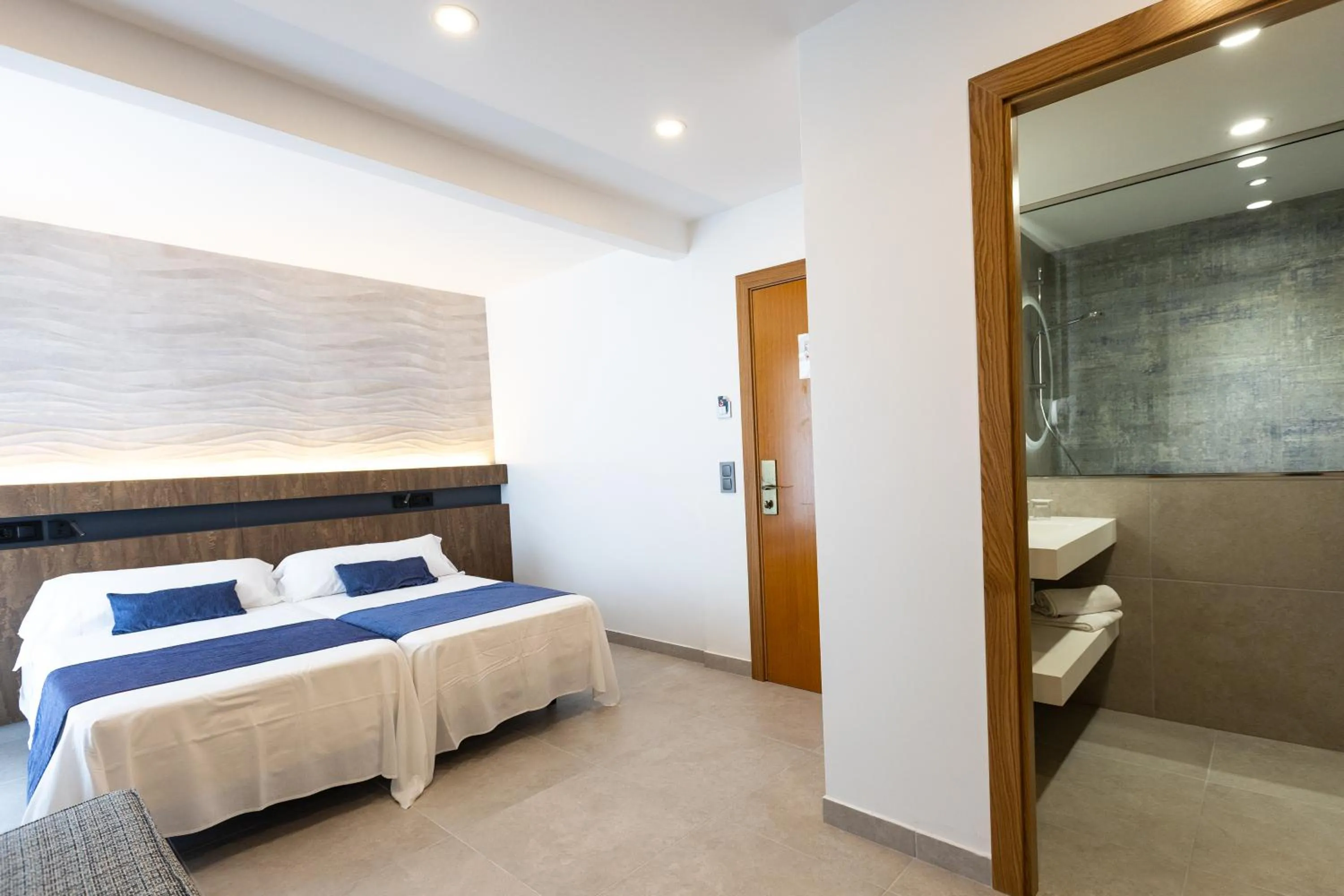 Photo of the whole room, Bed in Hotel Internacional