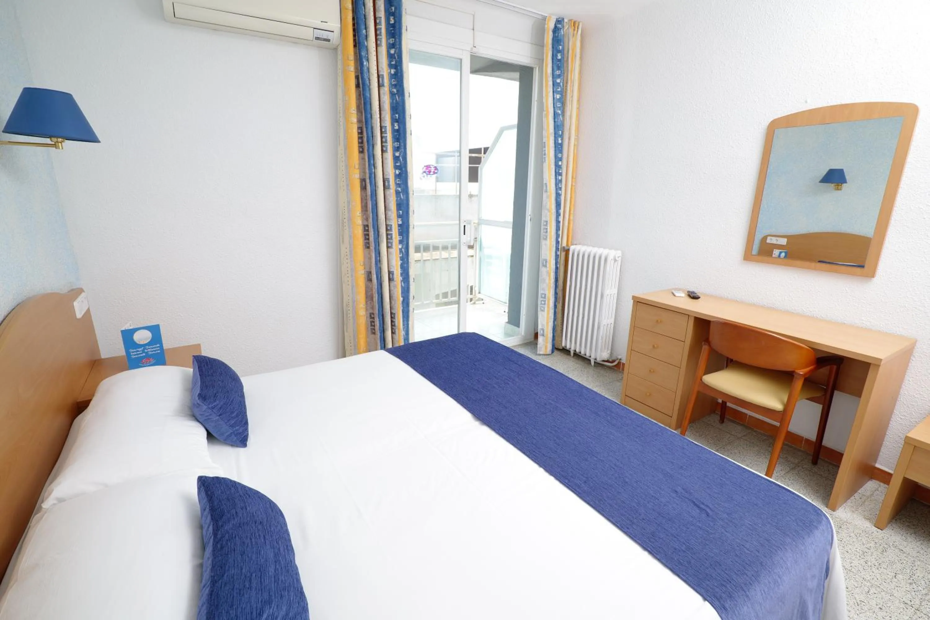 Photo of the whole room, Bed in Hotel Internacional