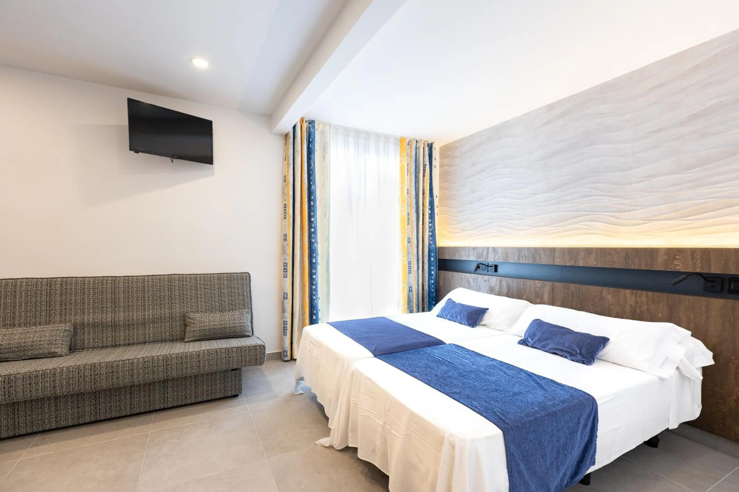 Photo of the whole room, Bed in Hotel Internacional