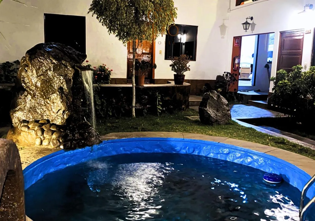 Swimming pool in La casa de theo