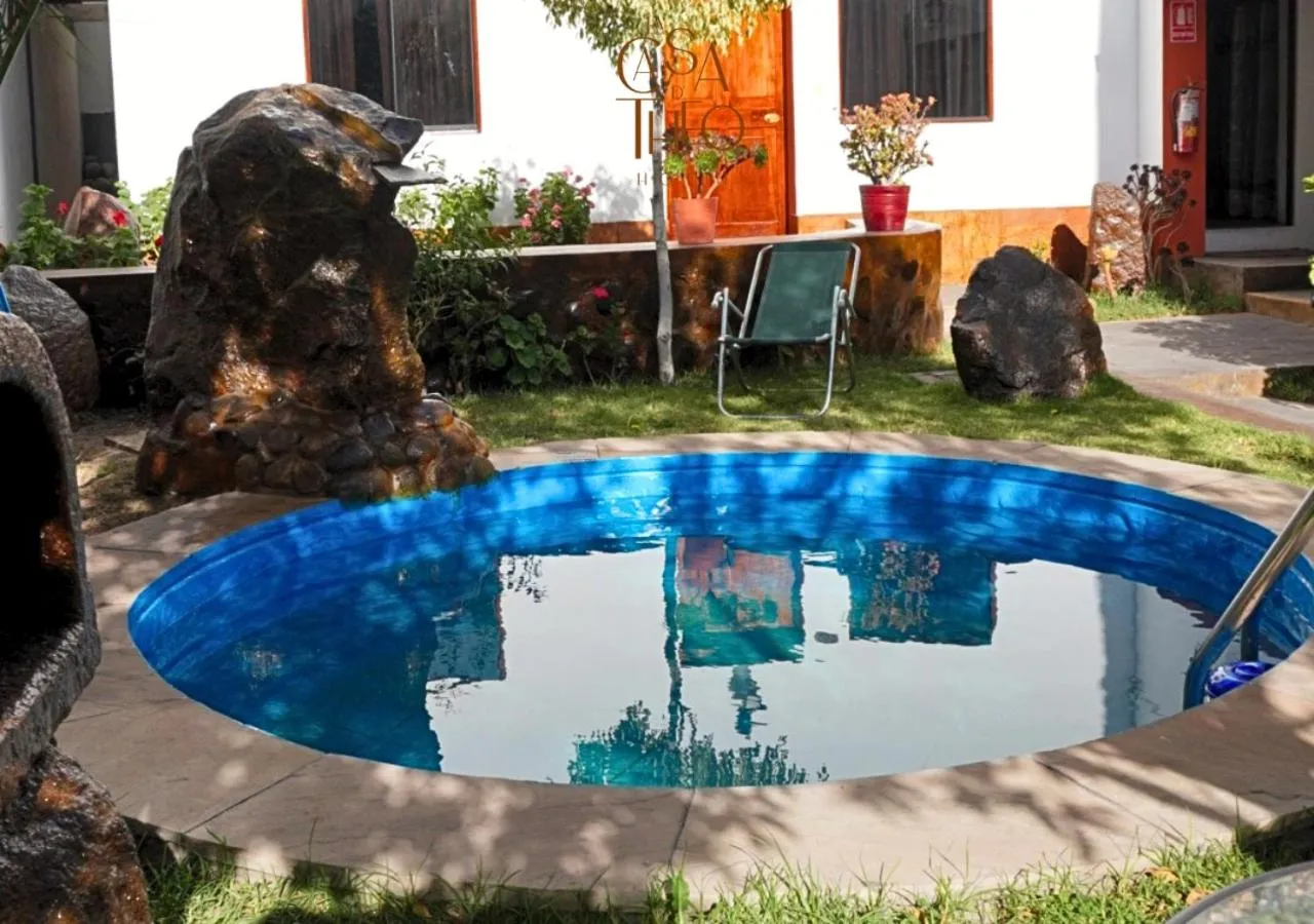 Swimming pool in La casa de theo