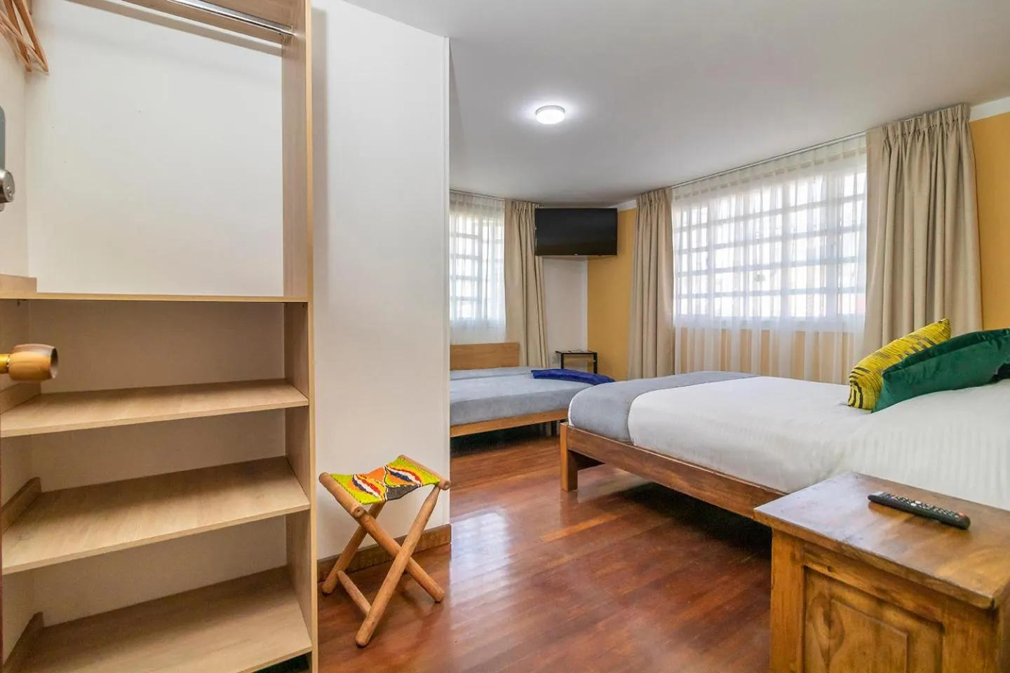 TV and multimedia, Bed in Corazon del Molino Corferias Bogota- Embajada Americana