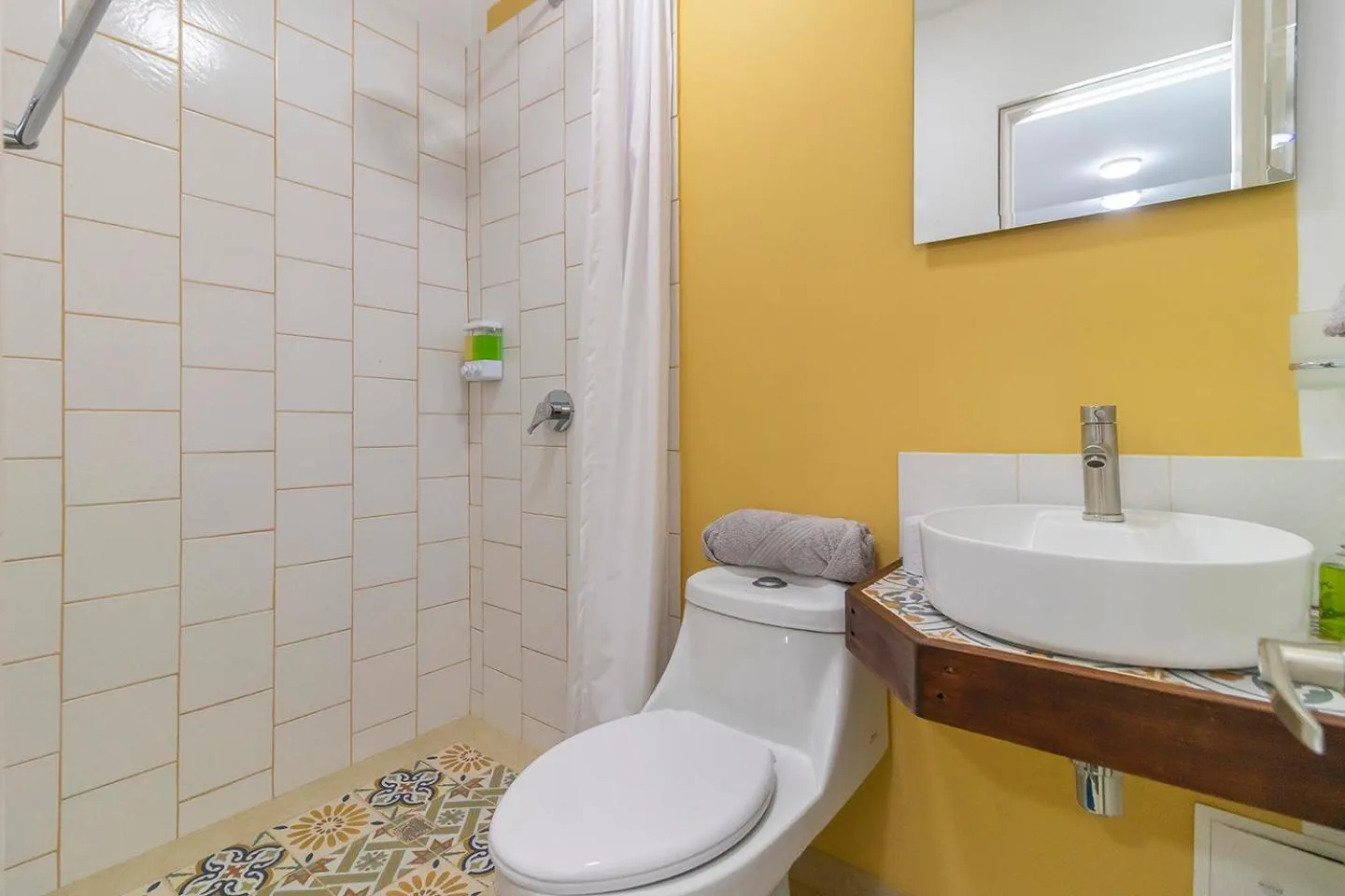 Shower in Corazon del Molino Corferias Bogota- Embajada Americana