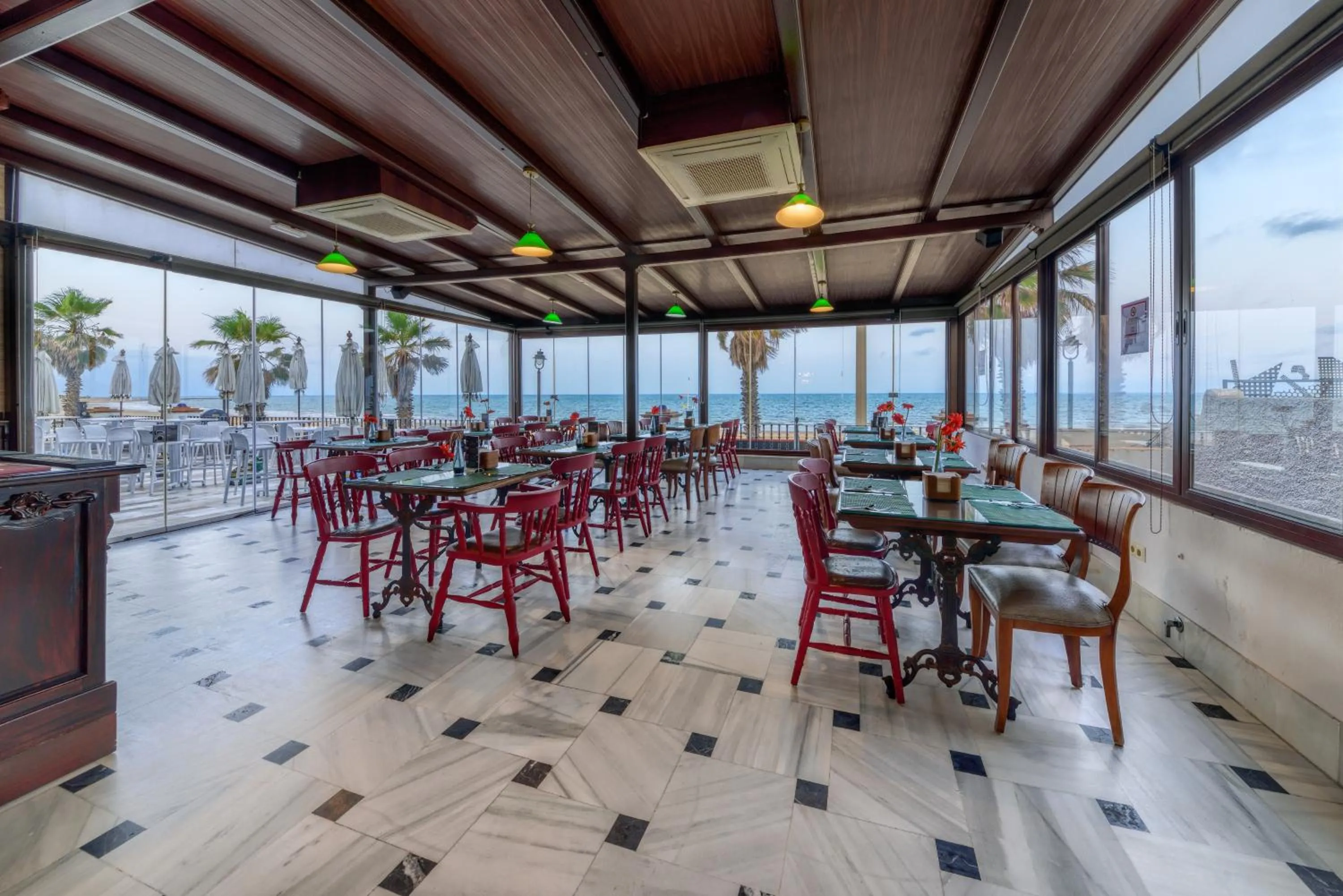 Restaurant/places to eat in Hotel Playa de Regla