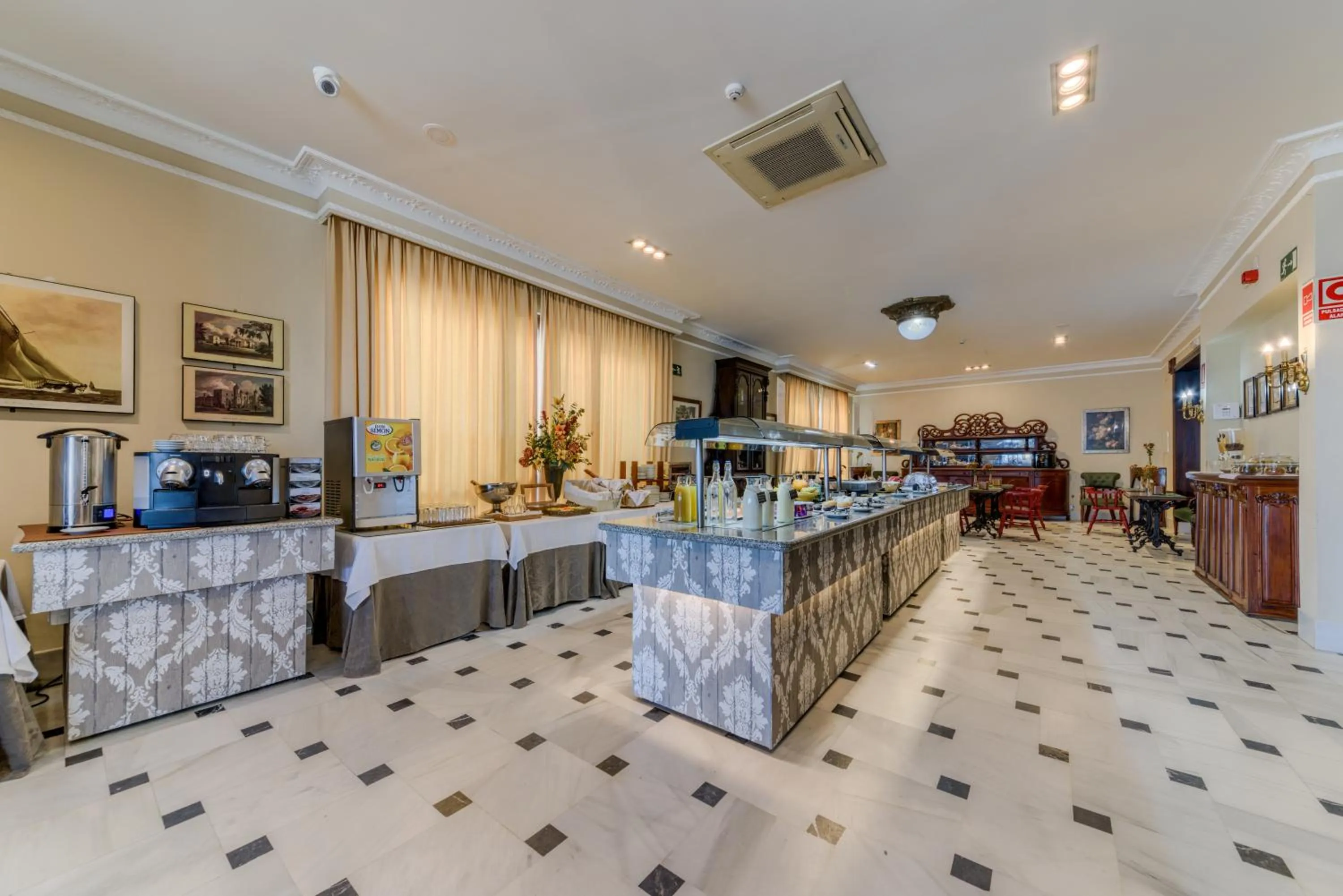 Food and drinks in Hotel Playa de Regla