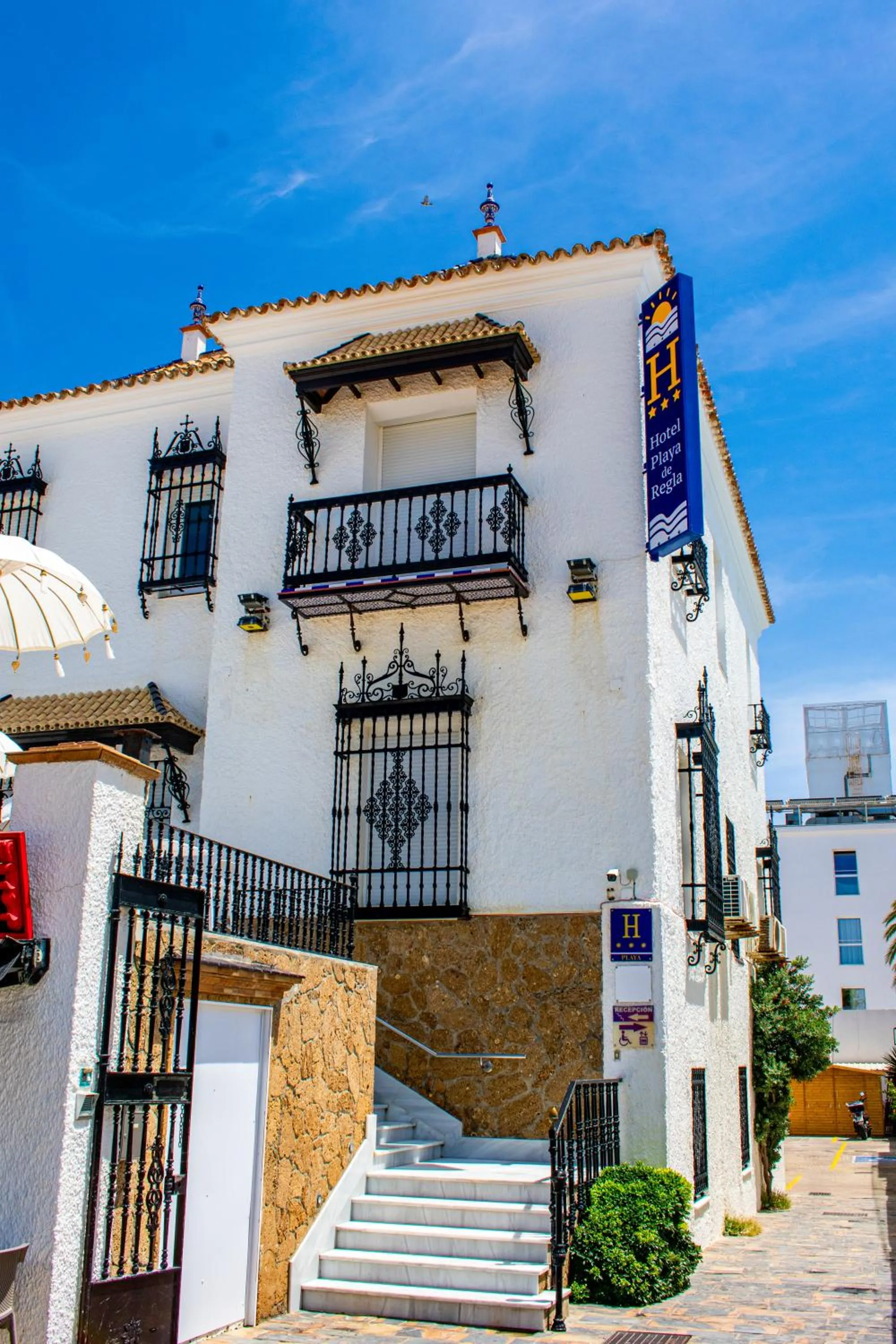Facade/entrance in Hotel Playa de Regla
