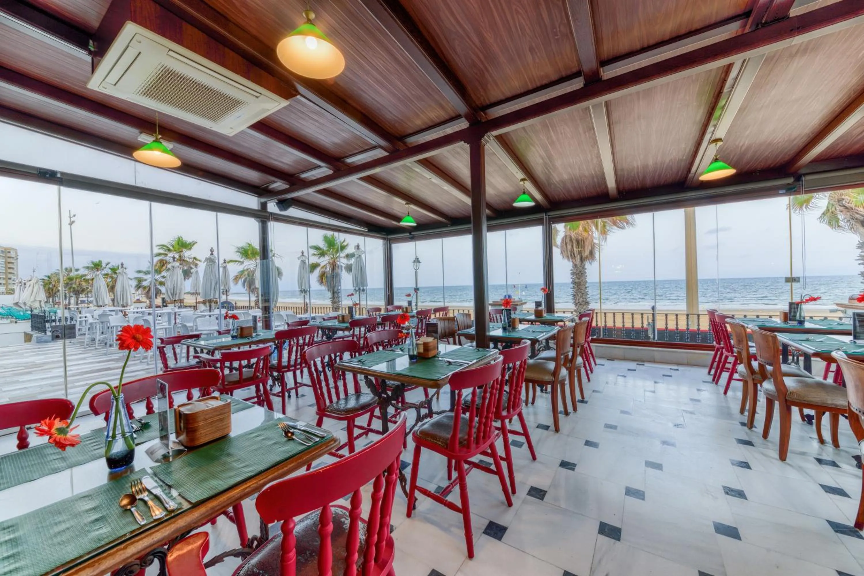 Restaurant/places to eat in Hotel Playa de Regla