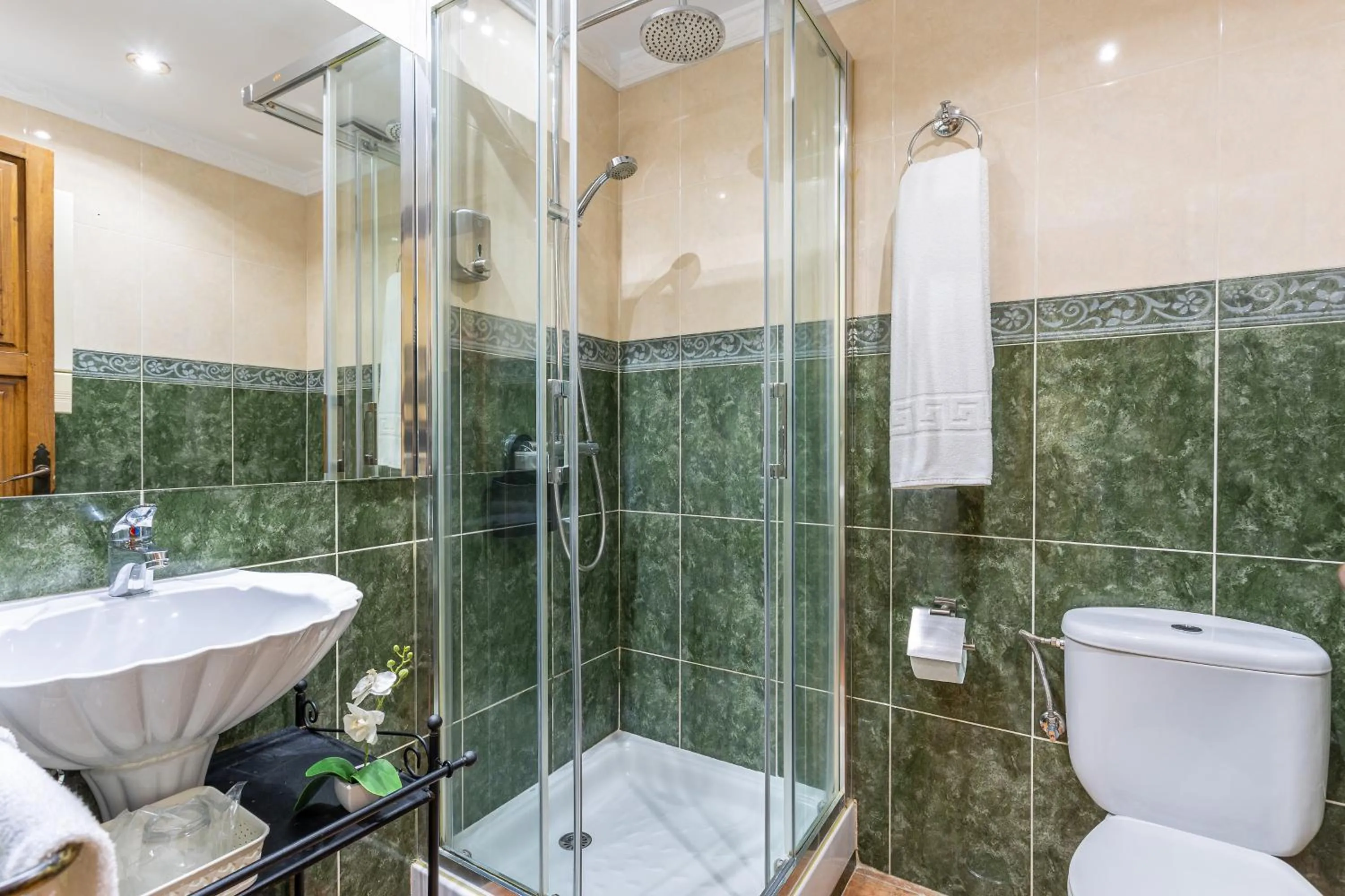 Bathroom in Puerta De Aduares