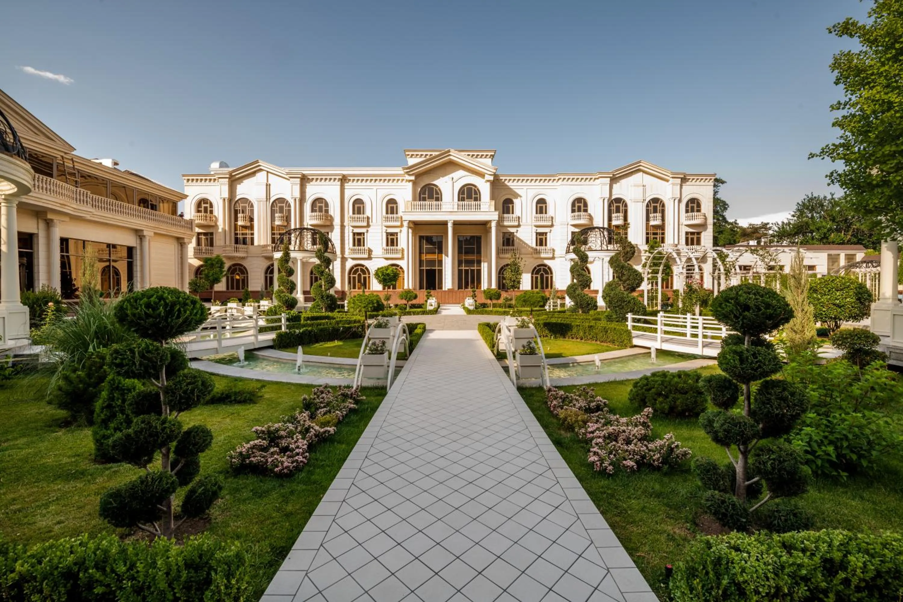 Natural landscape in Zarafshon Parkside