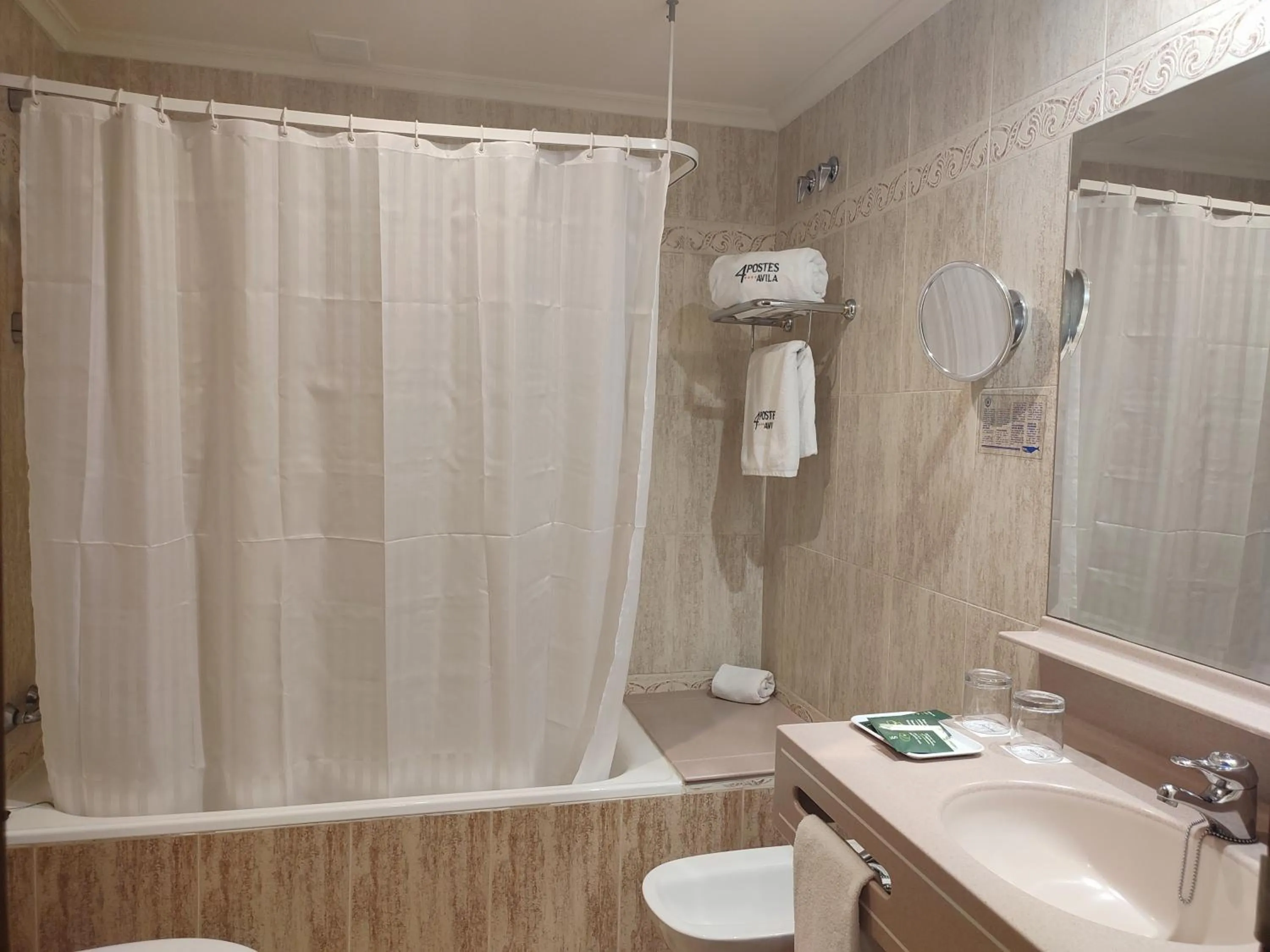 Toilet in Hotel Sercotel Cuatro Postes