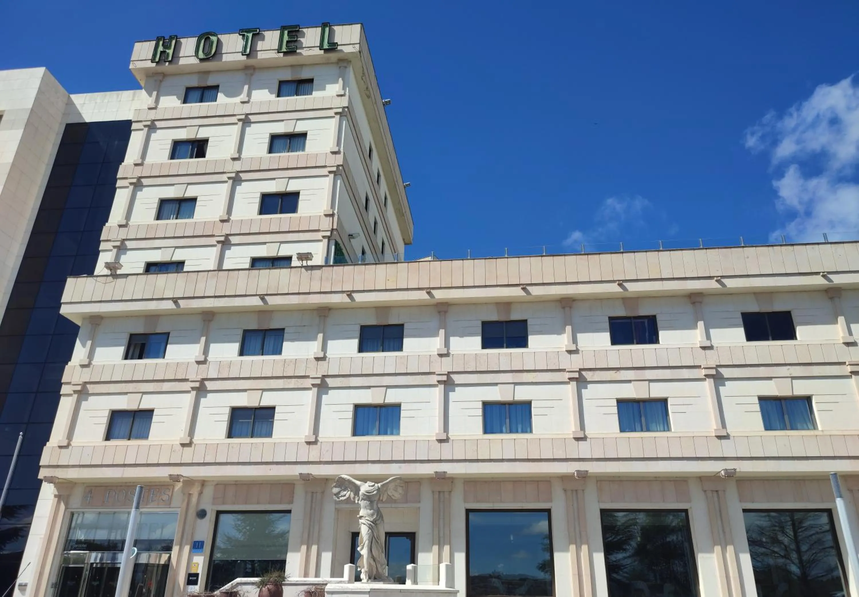 Facade/entrance in Hotel Sercotel Cuatro Postes