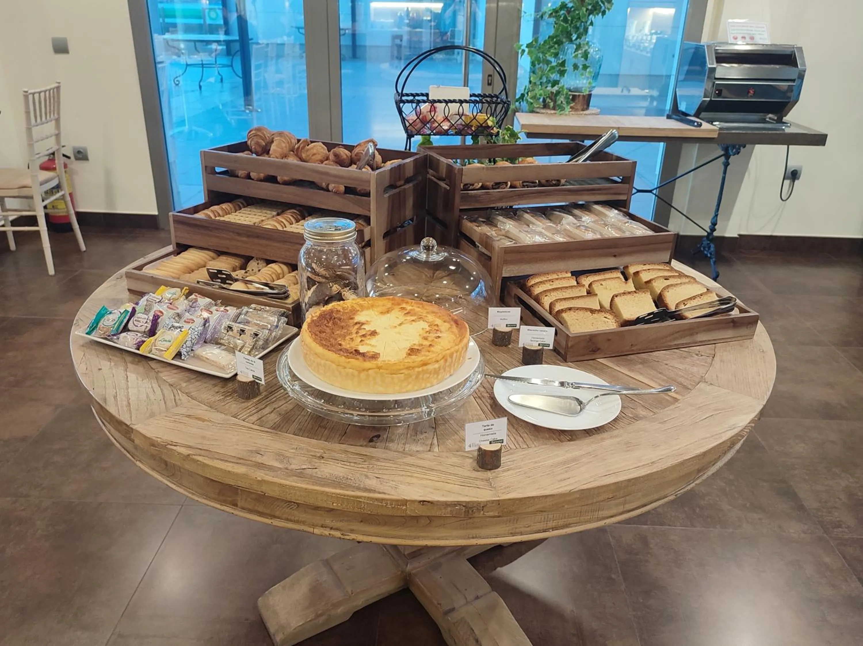 Lounge or bar in Hotel Sercotel Cuatro Postes