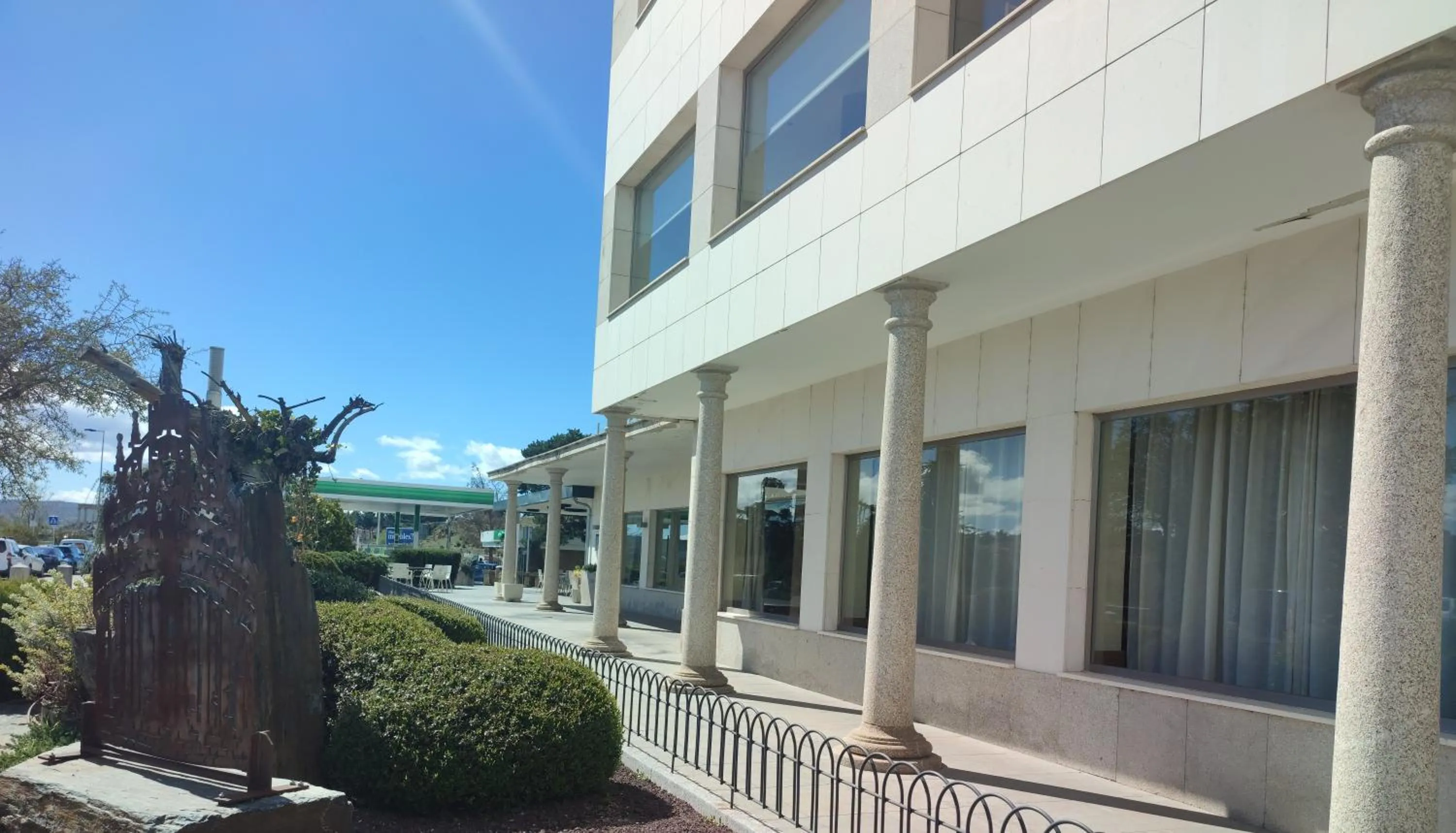 Property building in Hotel Sercotel Cuatro Postes