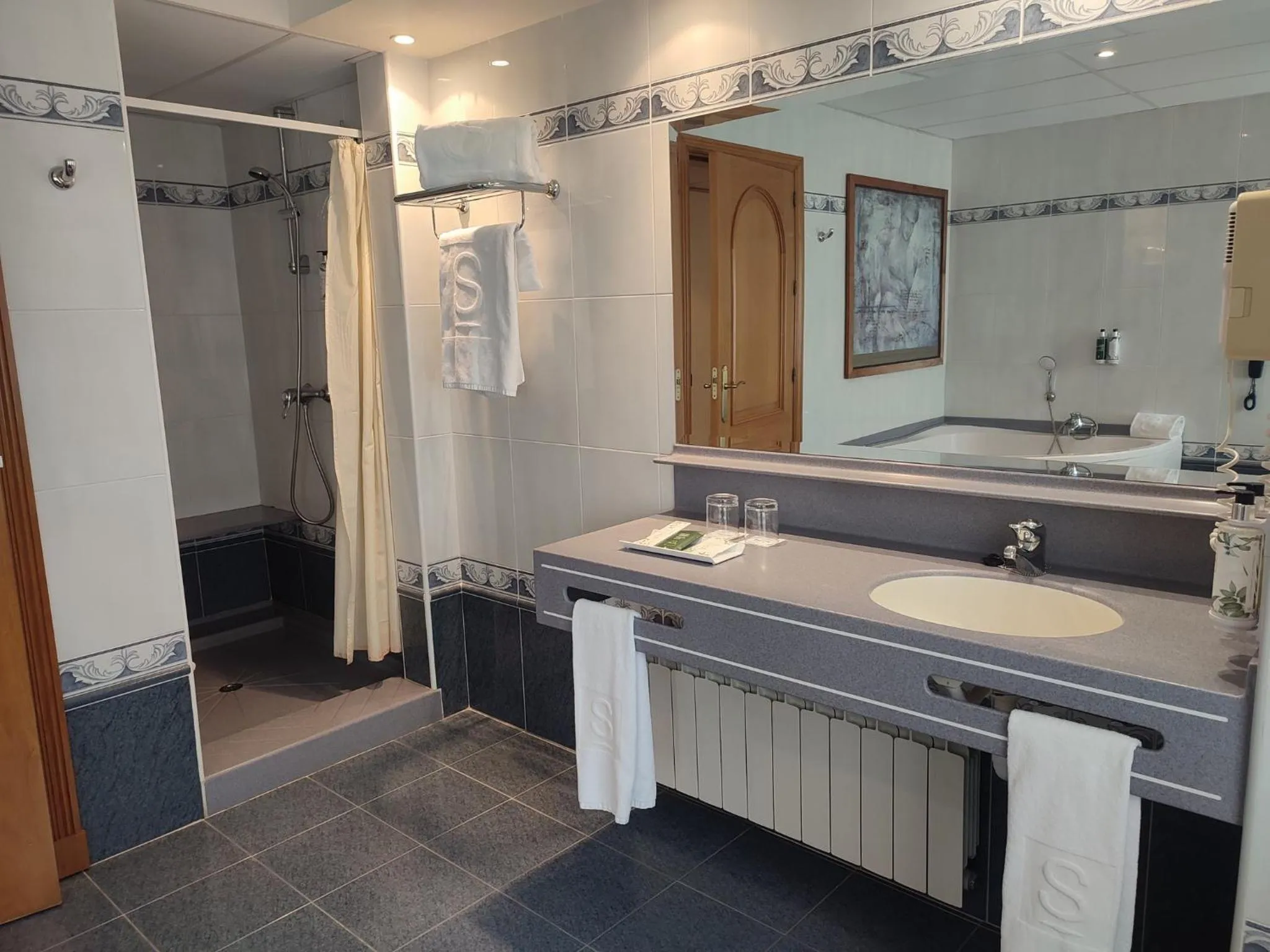 Bathroom in Hotel Sercotel Cuatro Postes