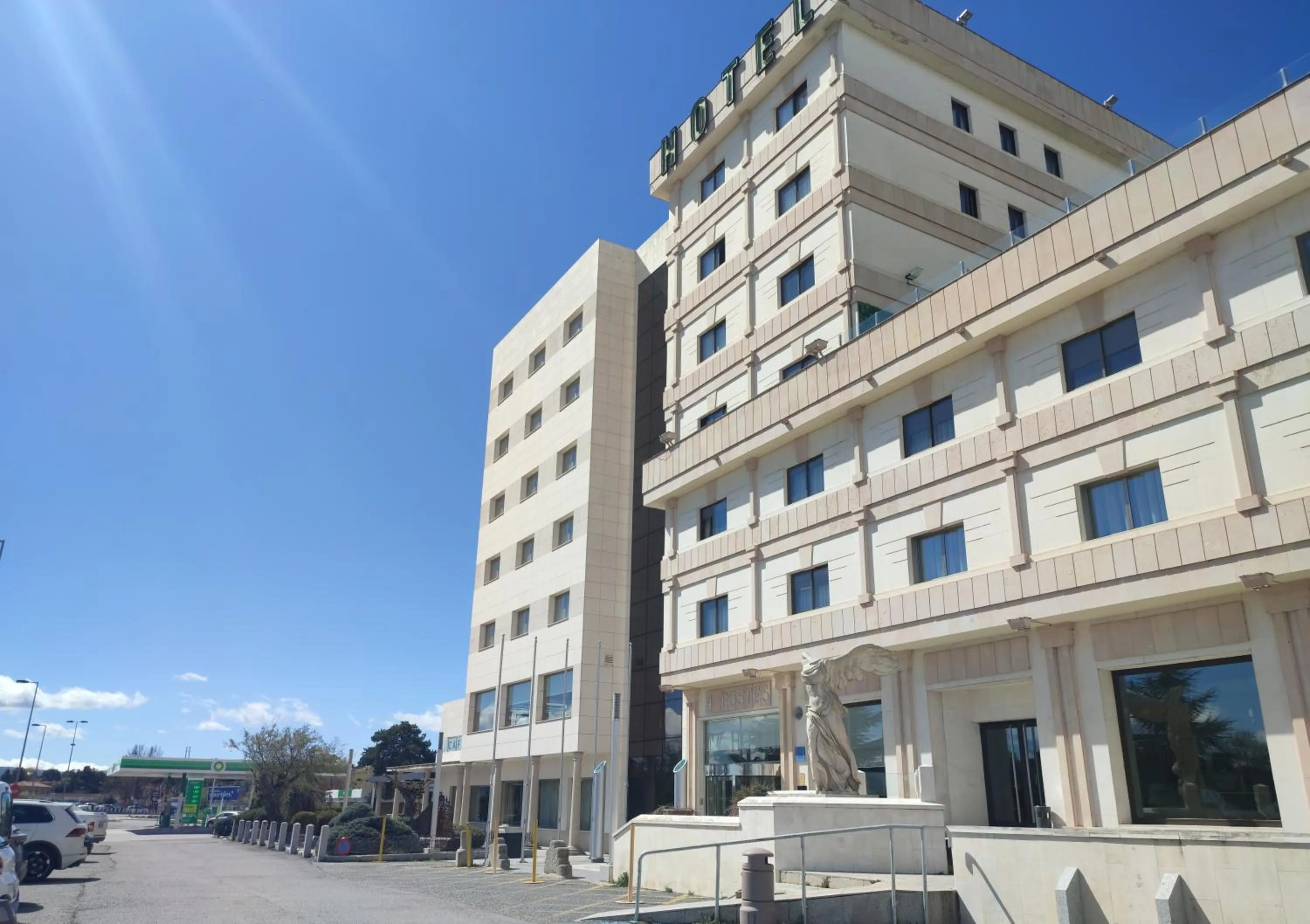 Property building in Hotel Sercotel Cuatro Postes