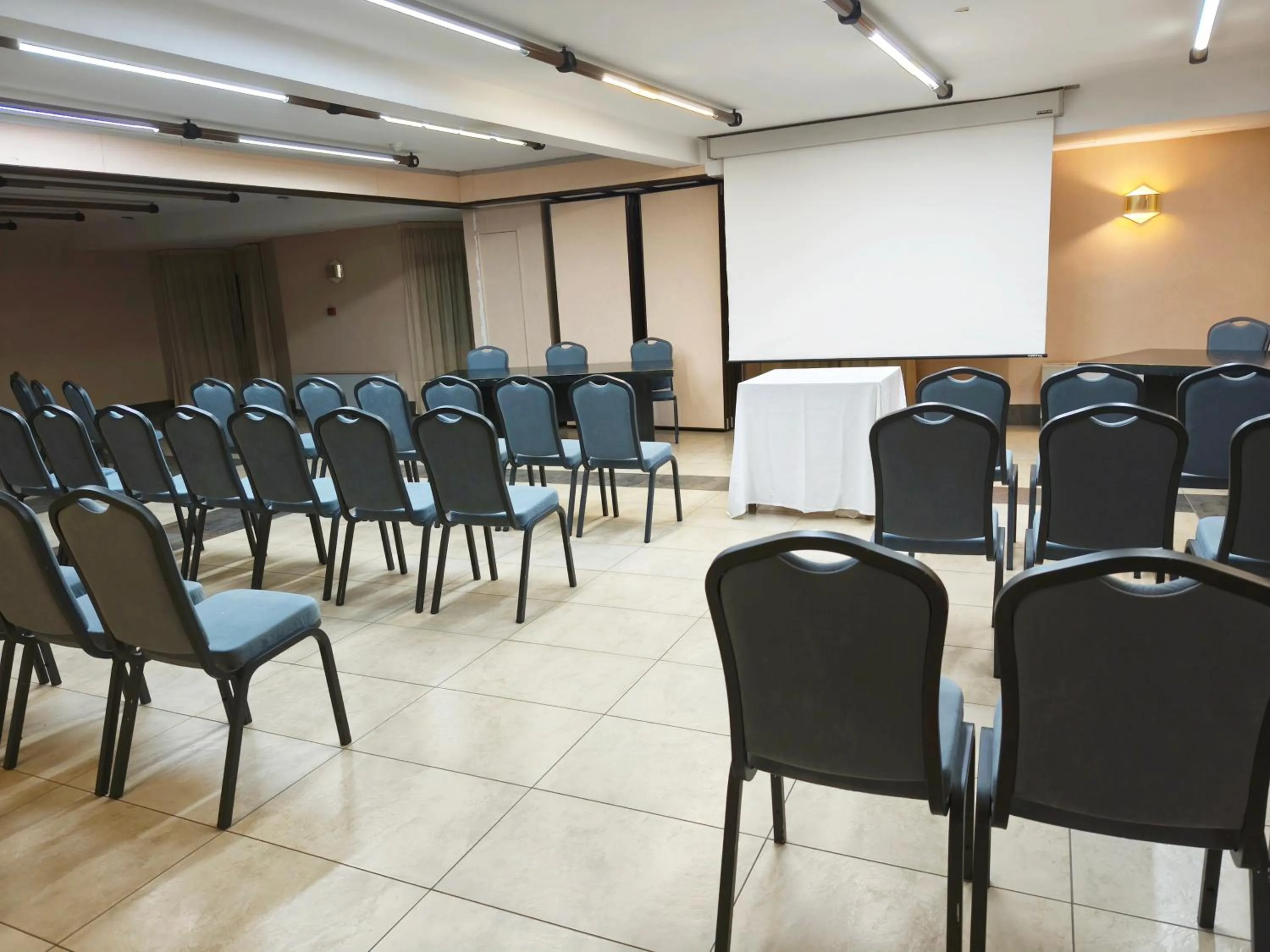Meeting/conference room in Hotel Sercotel Cuatro Postes