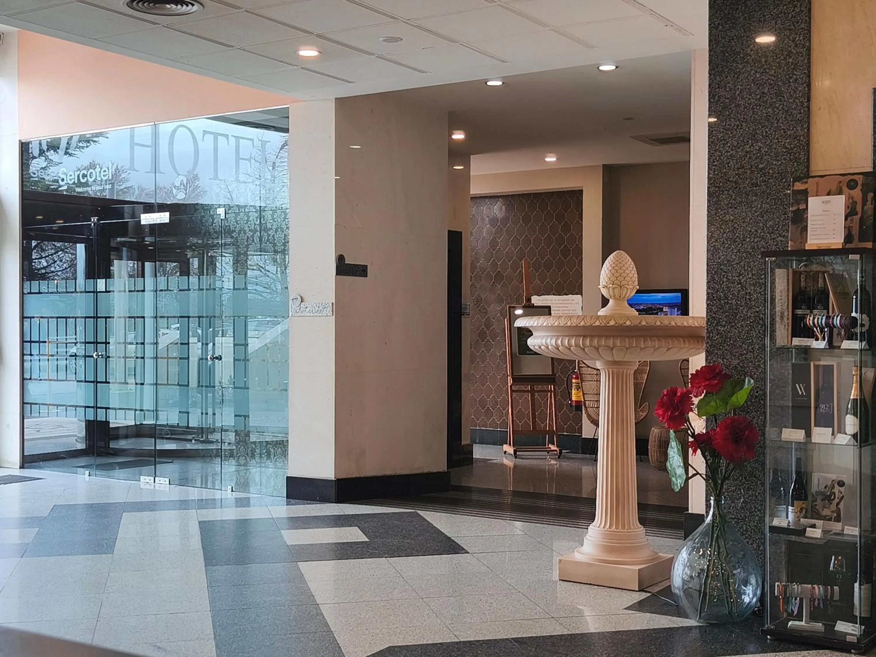 Lobby or reception in Hotel Sercotel Cuatro Postes