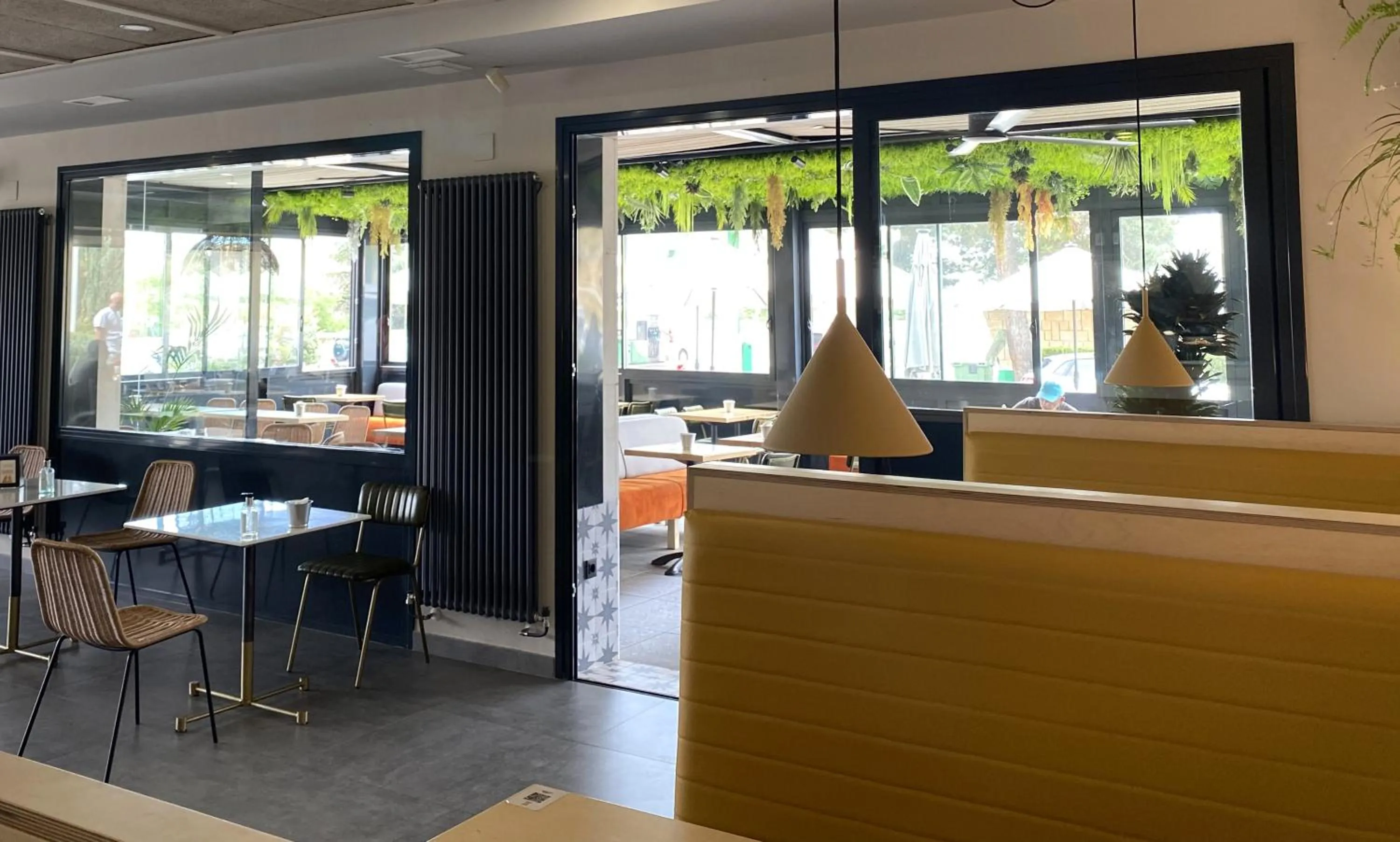 Lounge or bar in Hotel Sercotel Cuatro Postes