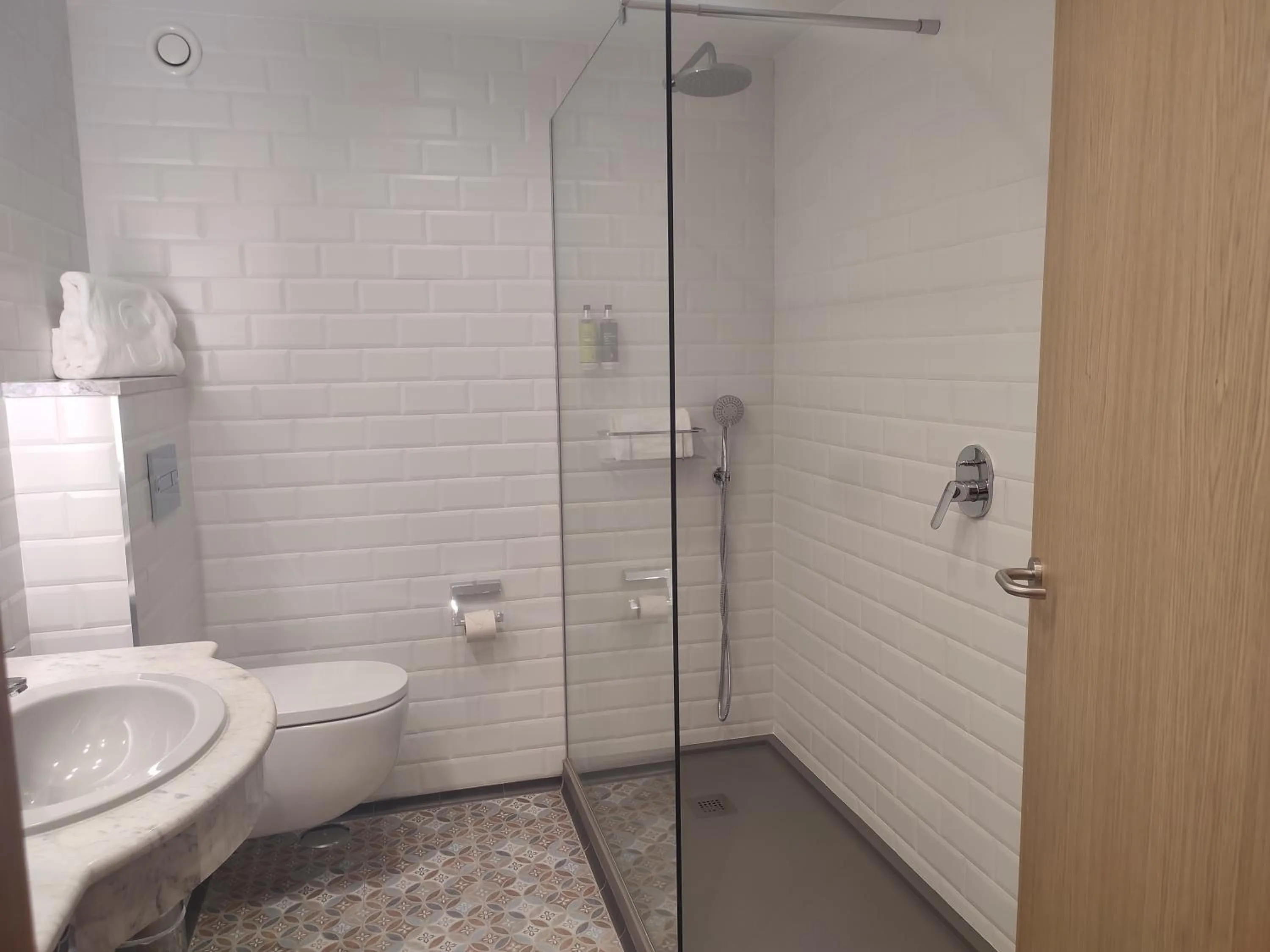 Shower in Hotel Sercotel Cuatro Postes