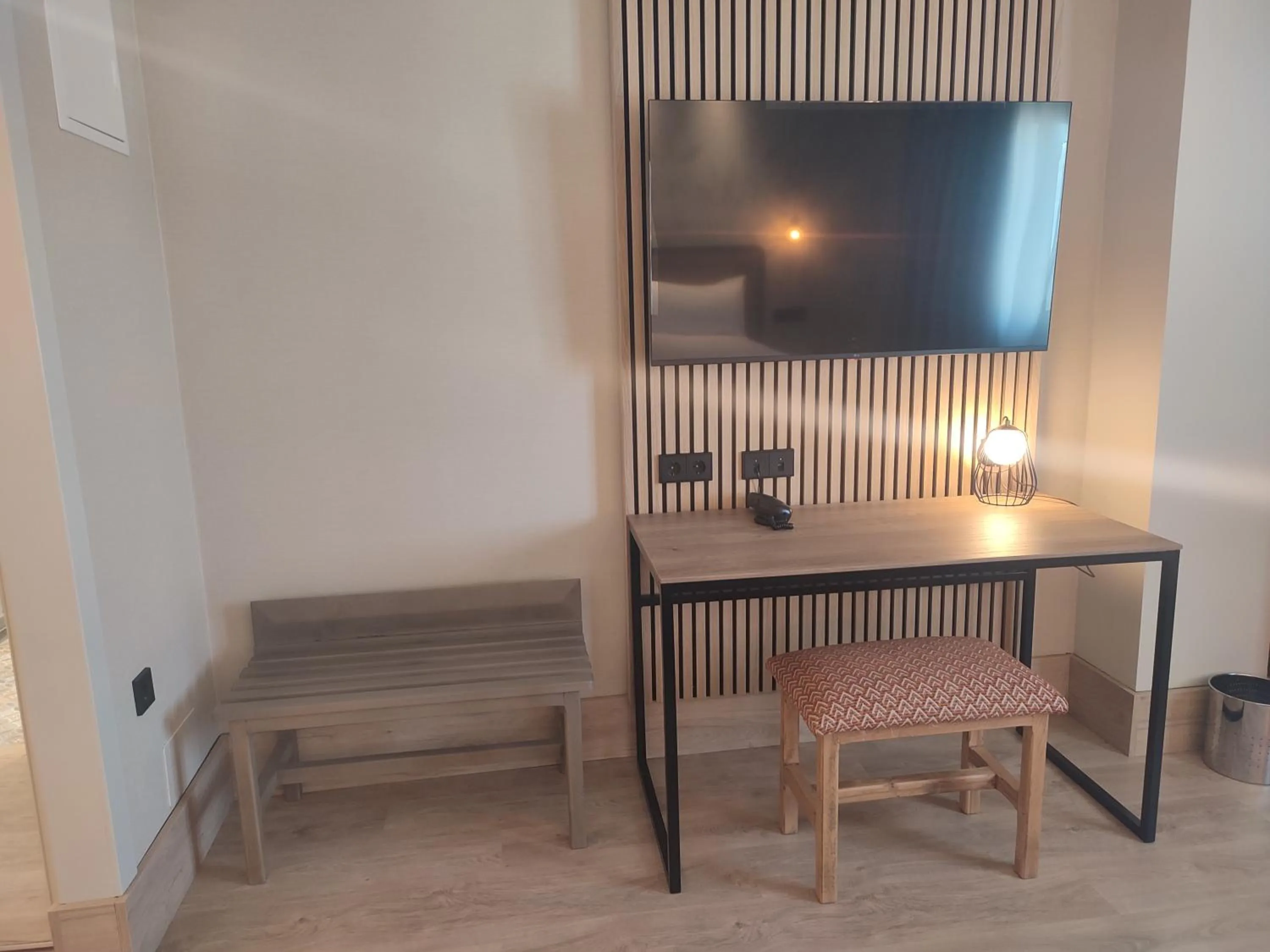 TV and multimedia in Hotel Sercotel Cuatro Postes