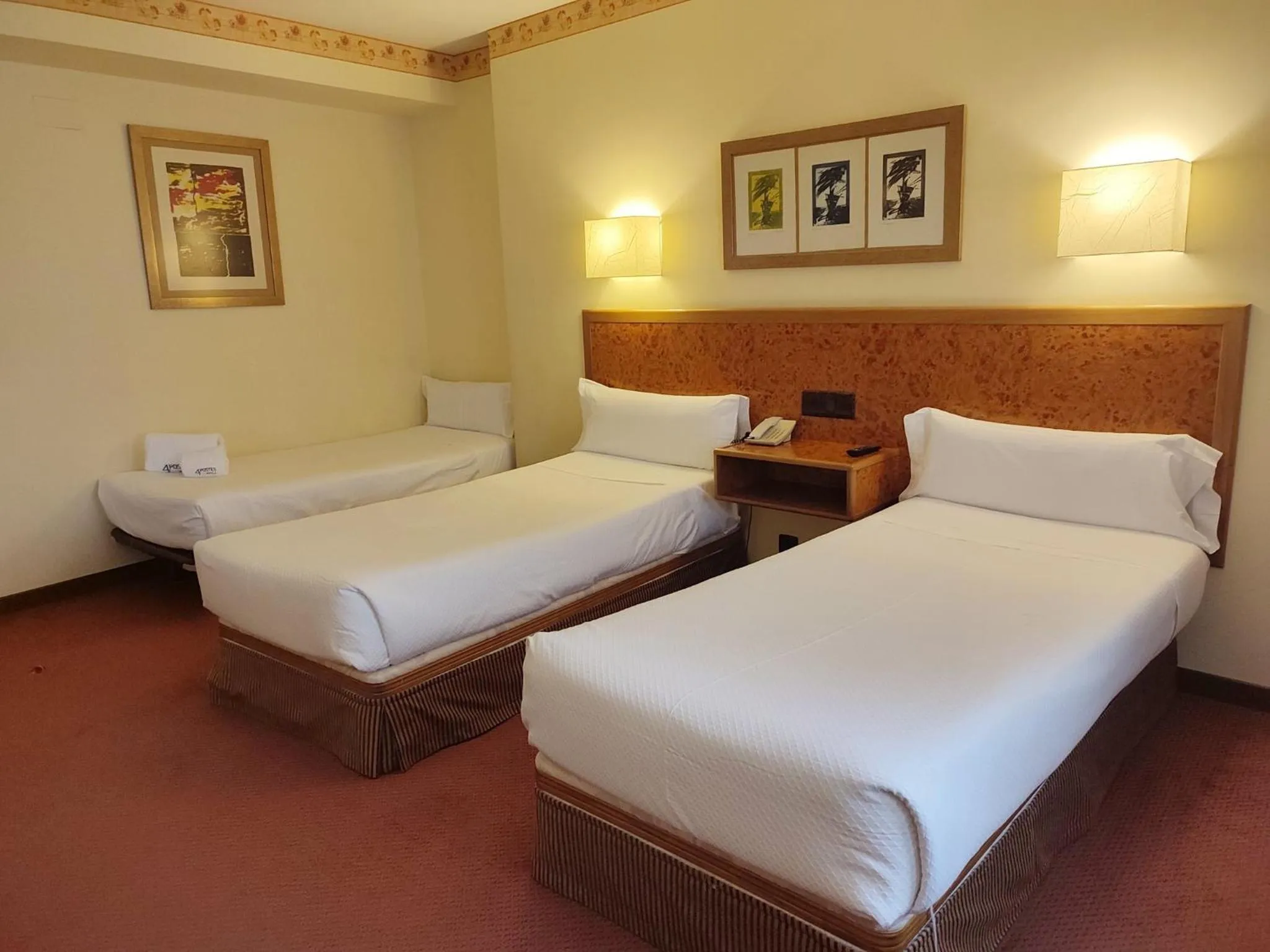 Photo of the whole room, Bed in Hotel Sercotel Cuatro Postes